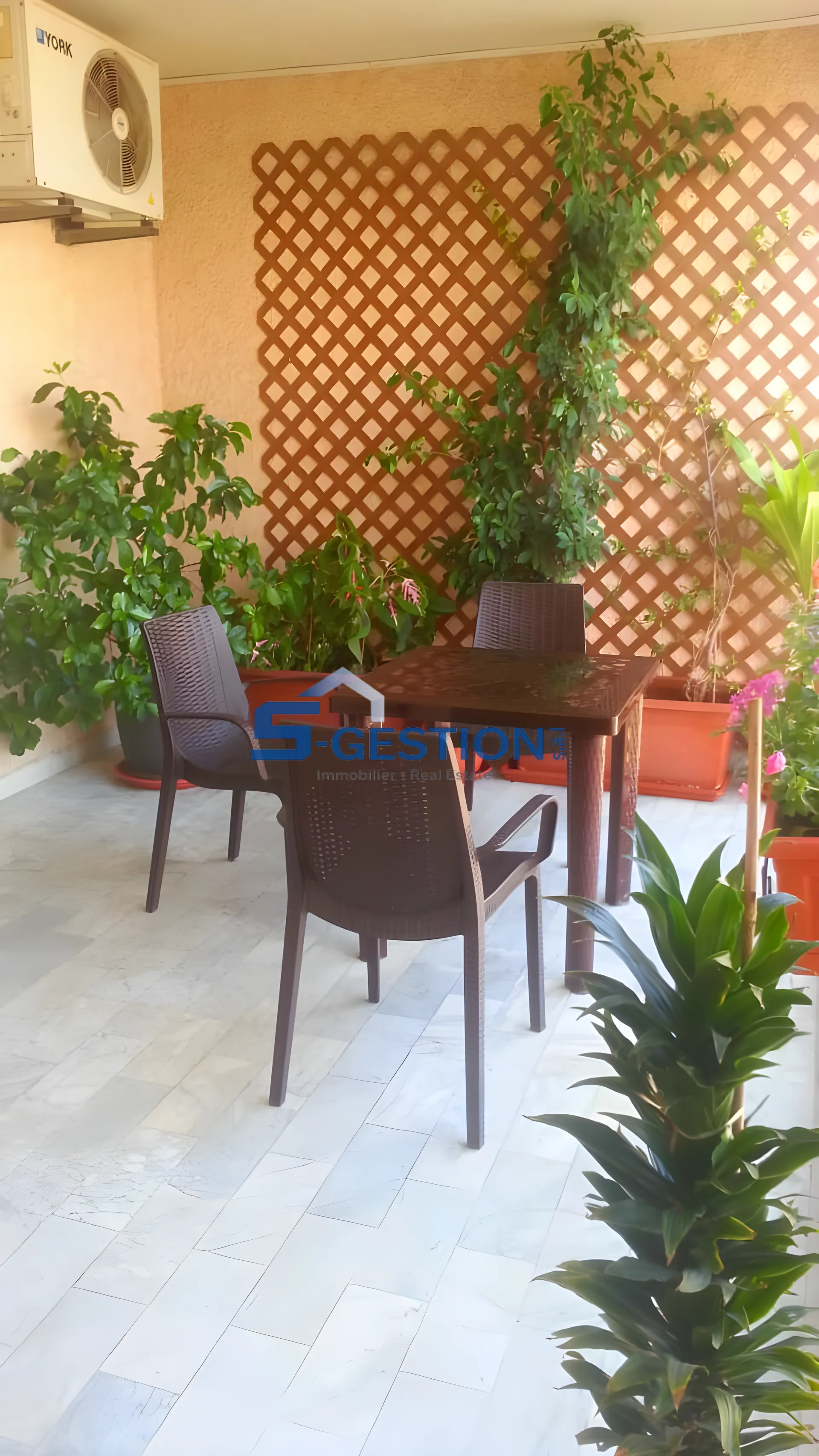 Apartment for Rent in Achrafieh - 2 bed, 3 bath