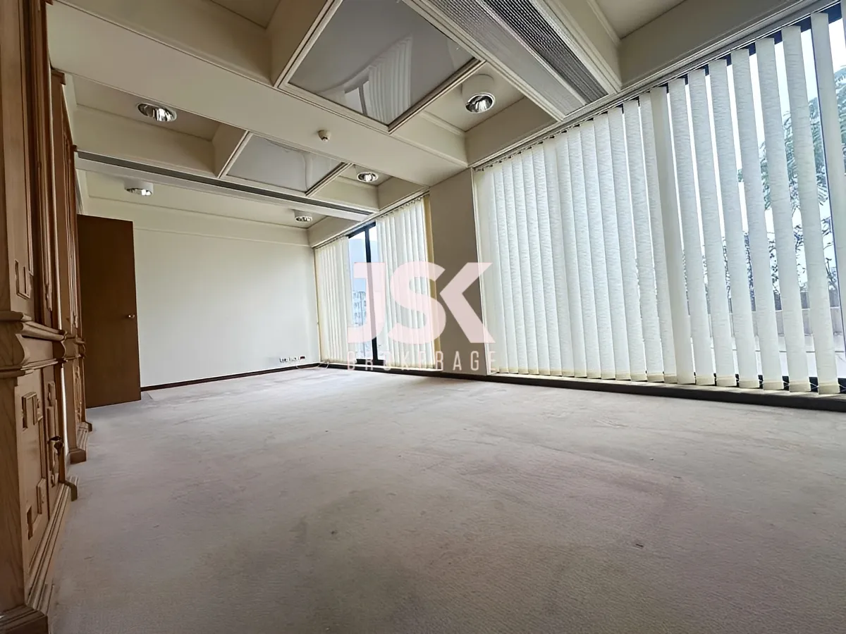 Office for rent in Daoura