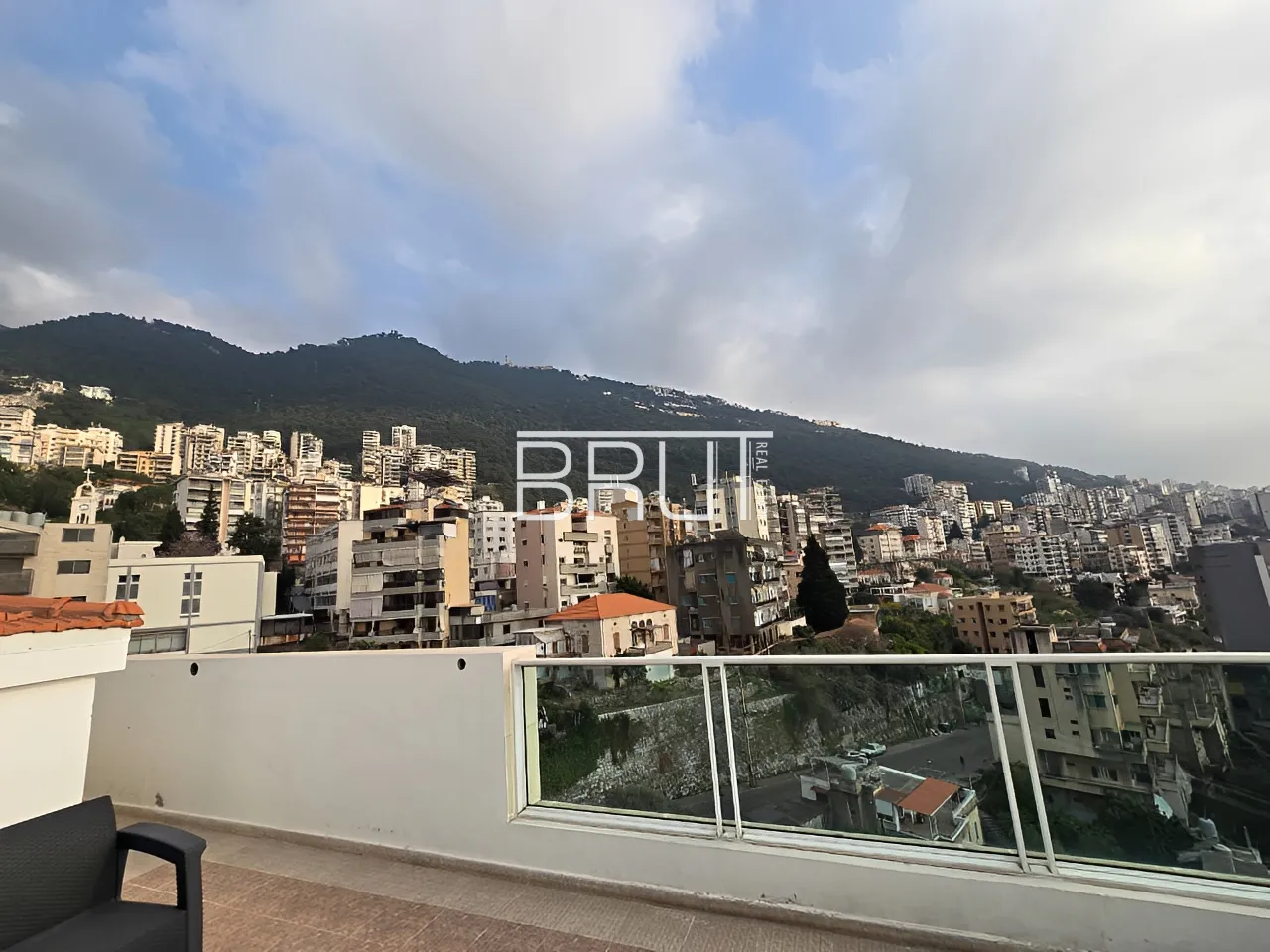 Apartment for Sale in Haret Sakher