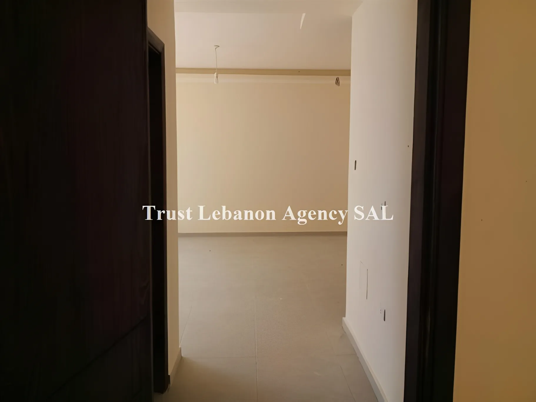 Office for rent in Chouf, Haret Al Naame