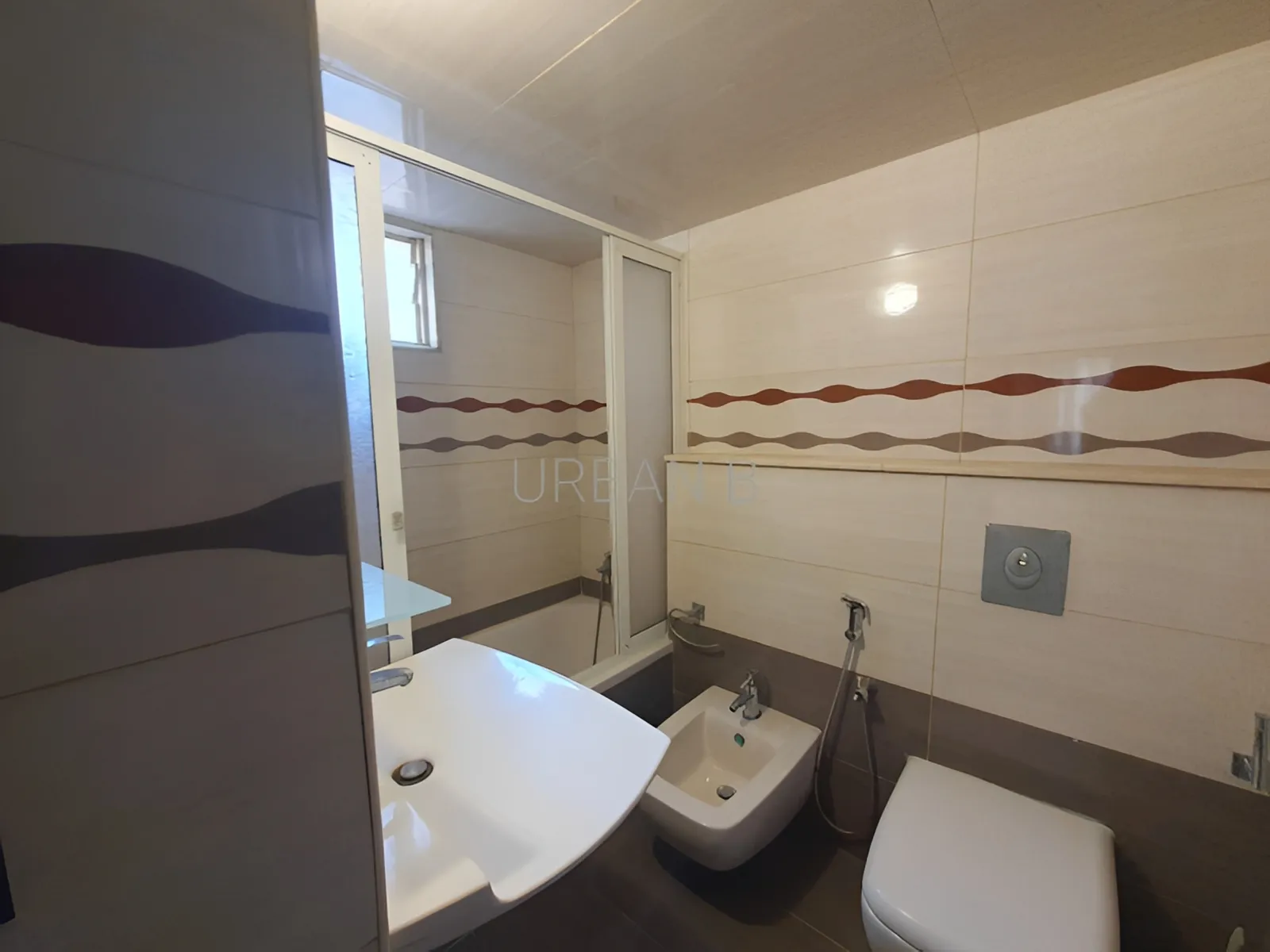Apartment for Sale in Ramlet El Baida, Bayrut, Lebanon