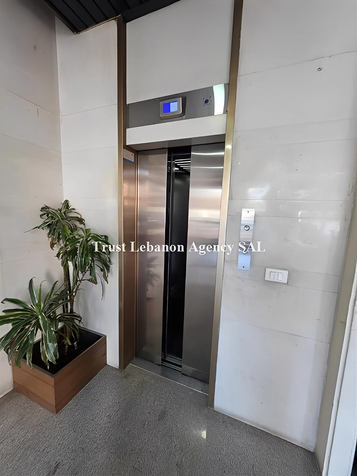 Office for rent in Metn, Horsh Tabet