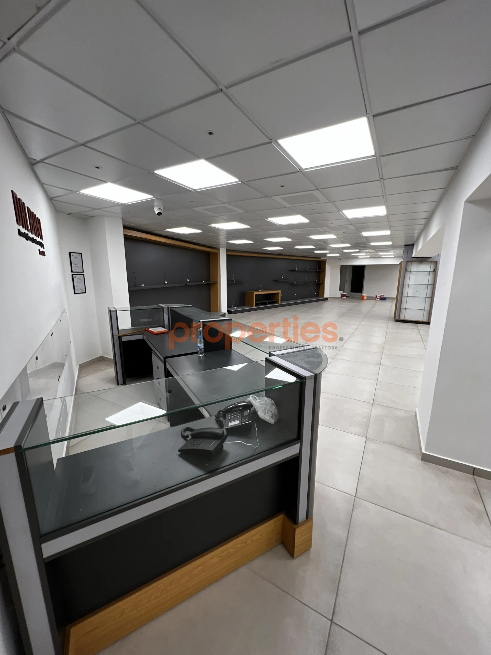 Showroom for Rent in Daoura