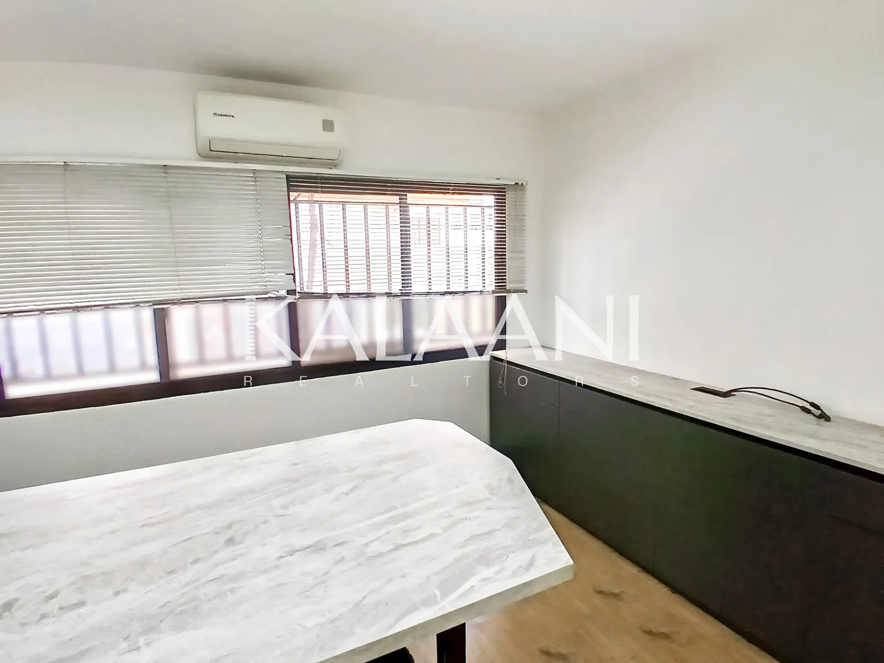 Office for sale in Ain El Remmaneh