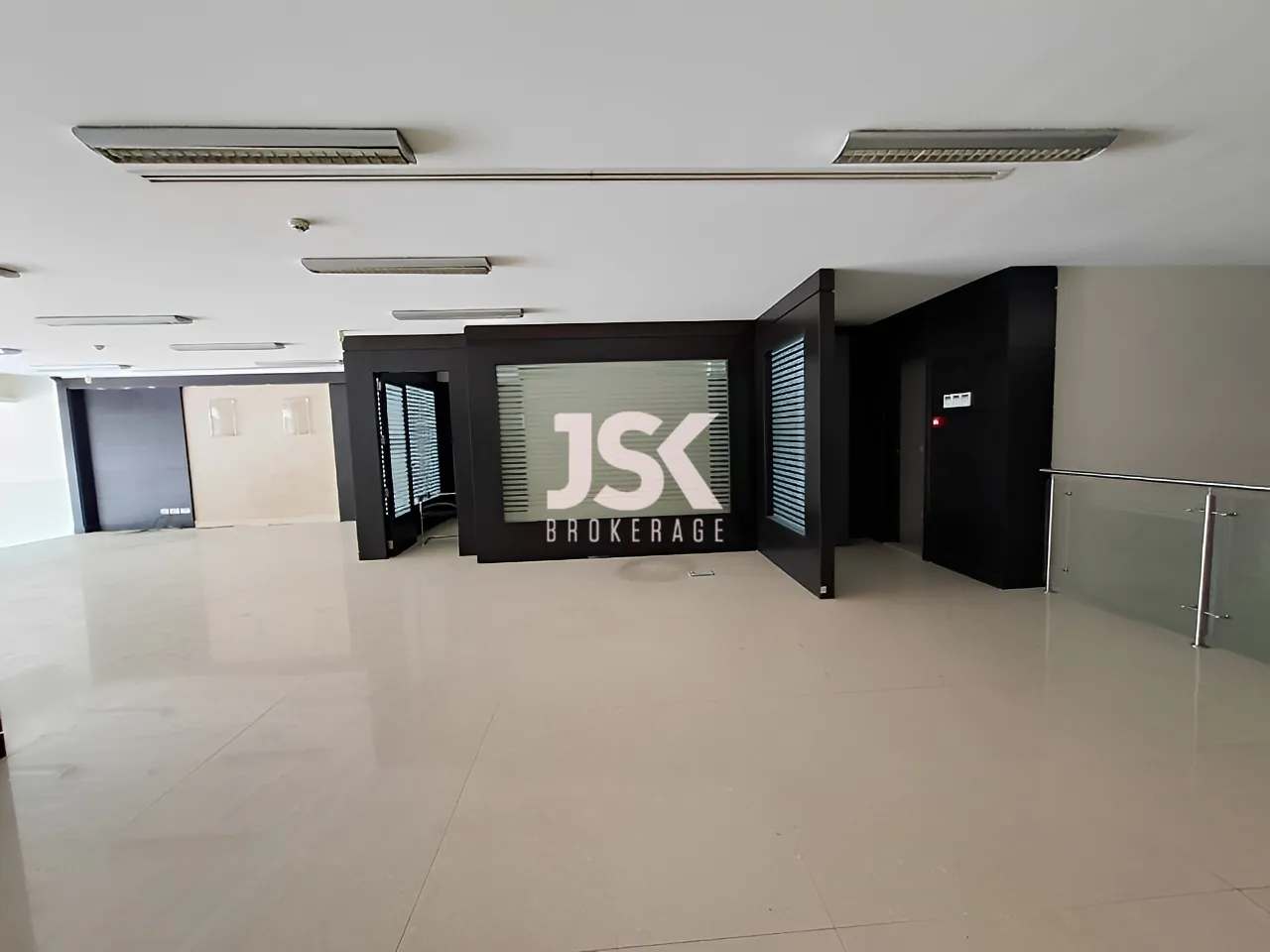 Shop for rent in Zouk Mosbeh