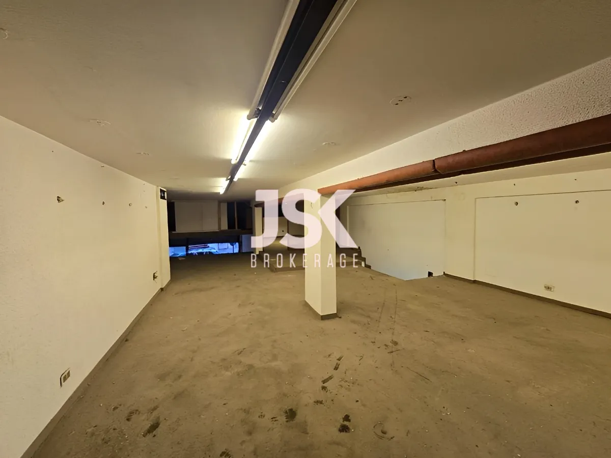 Shop for rent in Forn El Chebbak