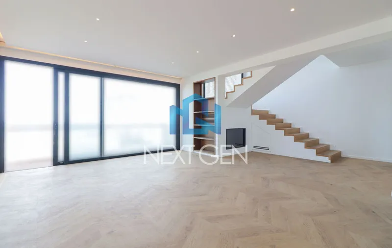 Triplex for rent in Achrafieh