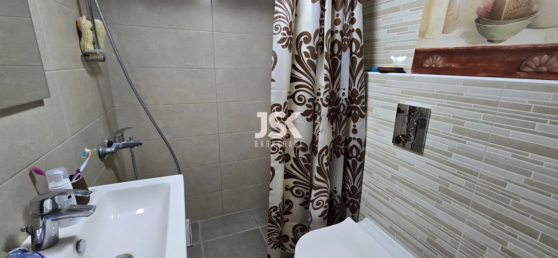 Apartment for Sale in Ras Al Naba'a