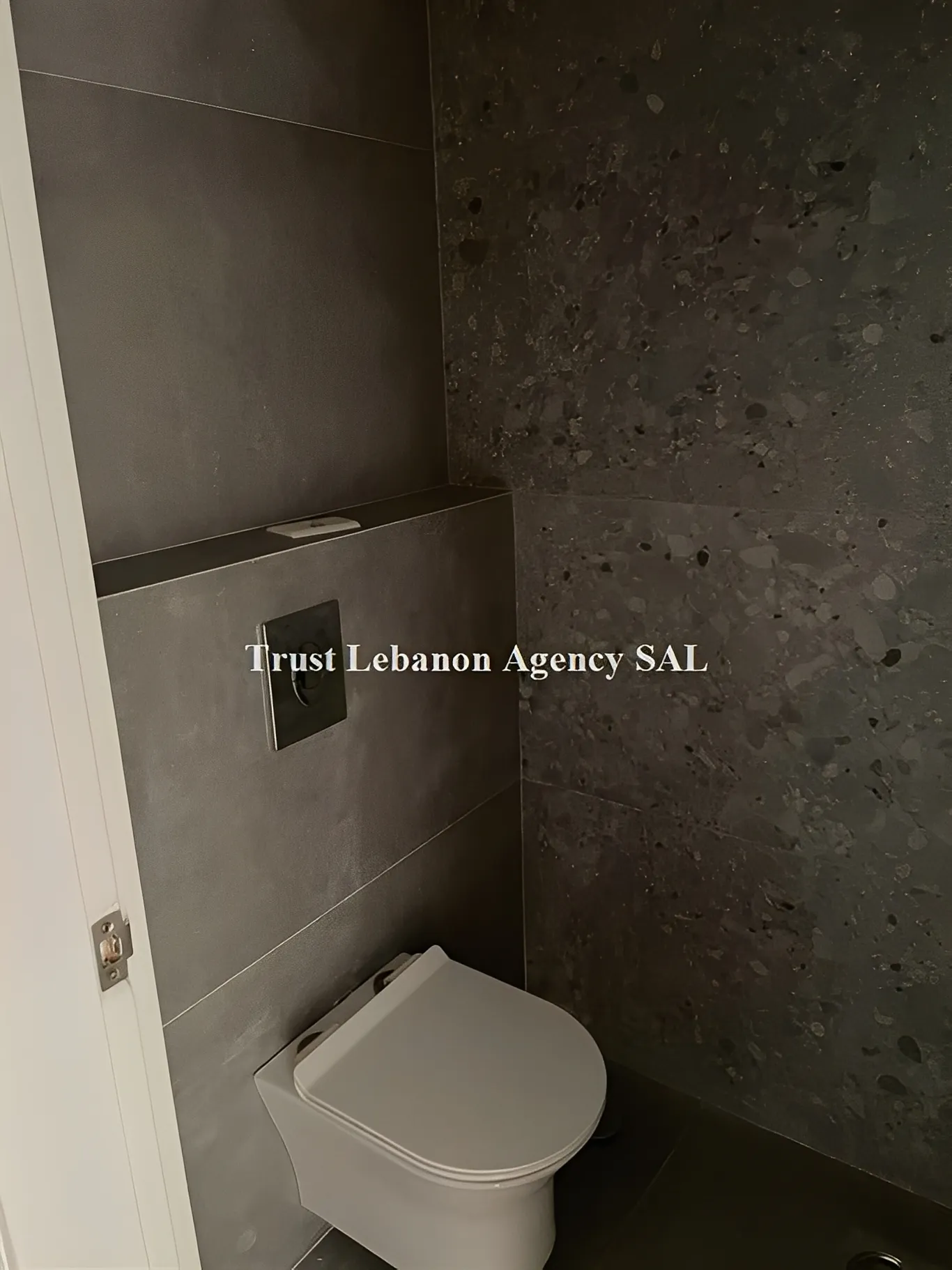 Office for rent in Metn, Dekweneh