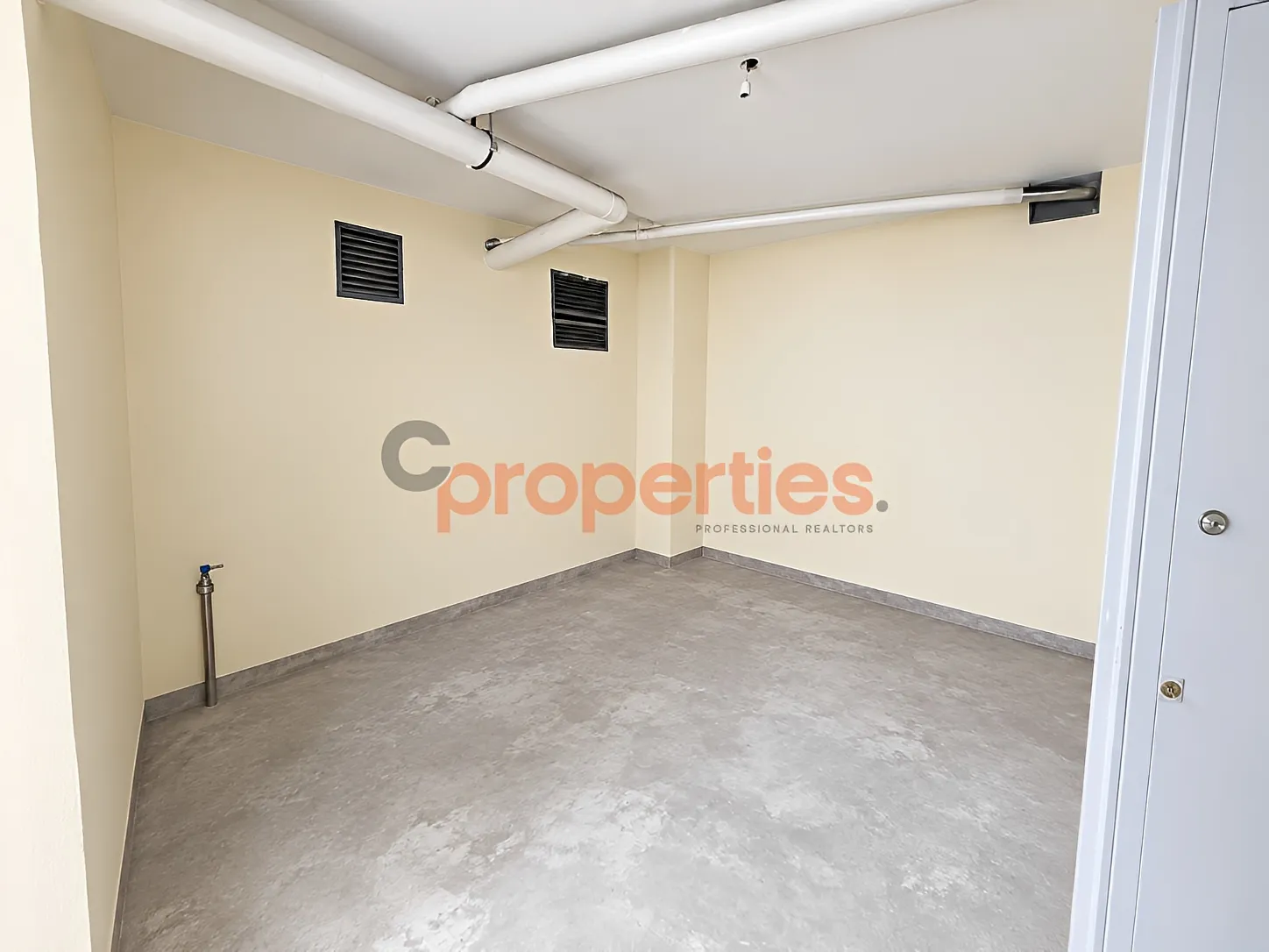 Warehouse for Sale in Sioufi