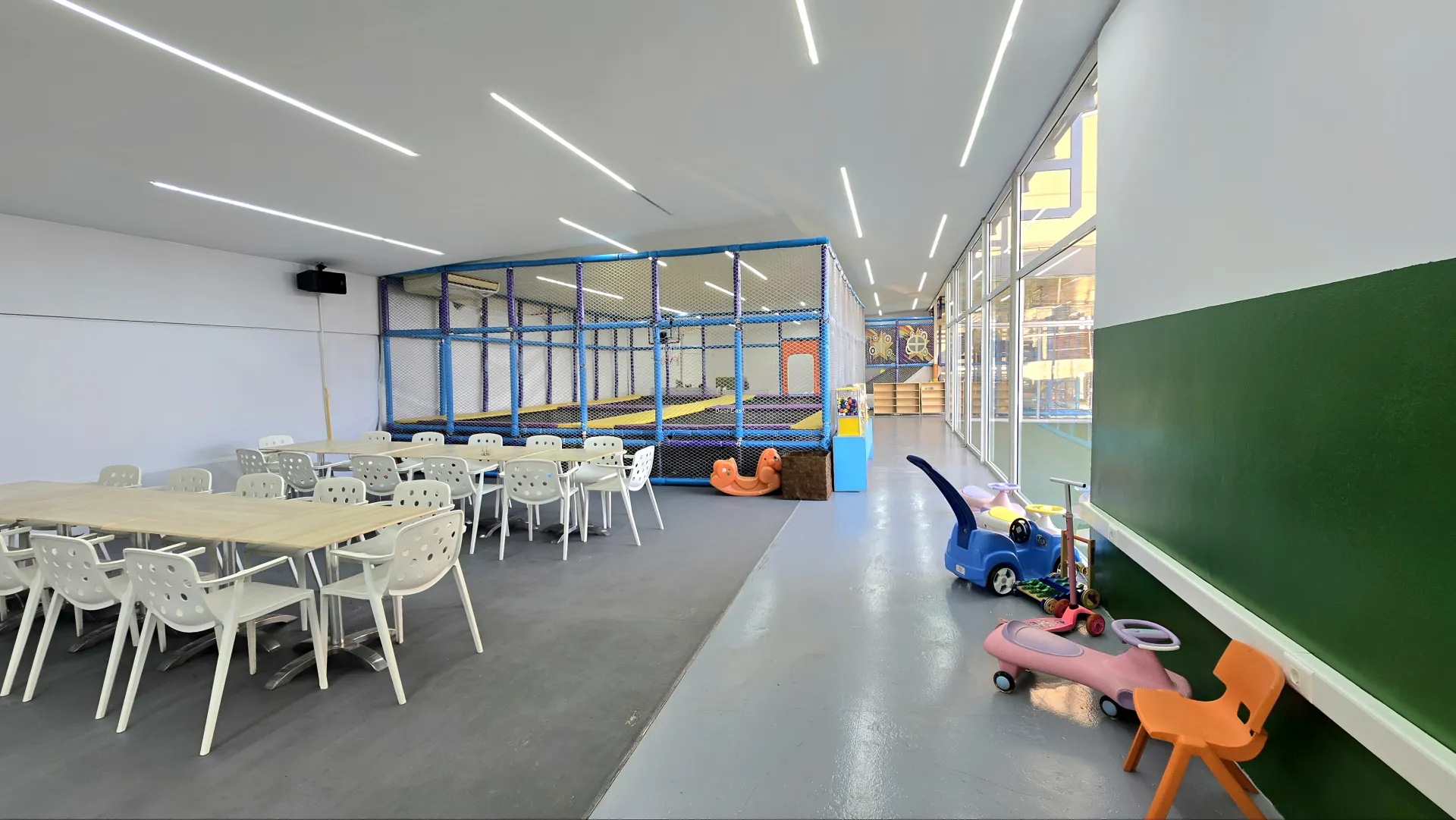 Shop for rent in Kfar Hbab