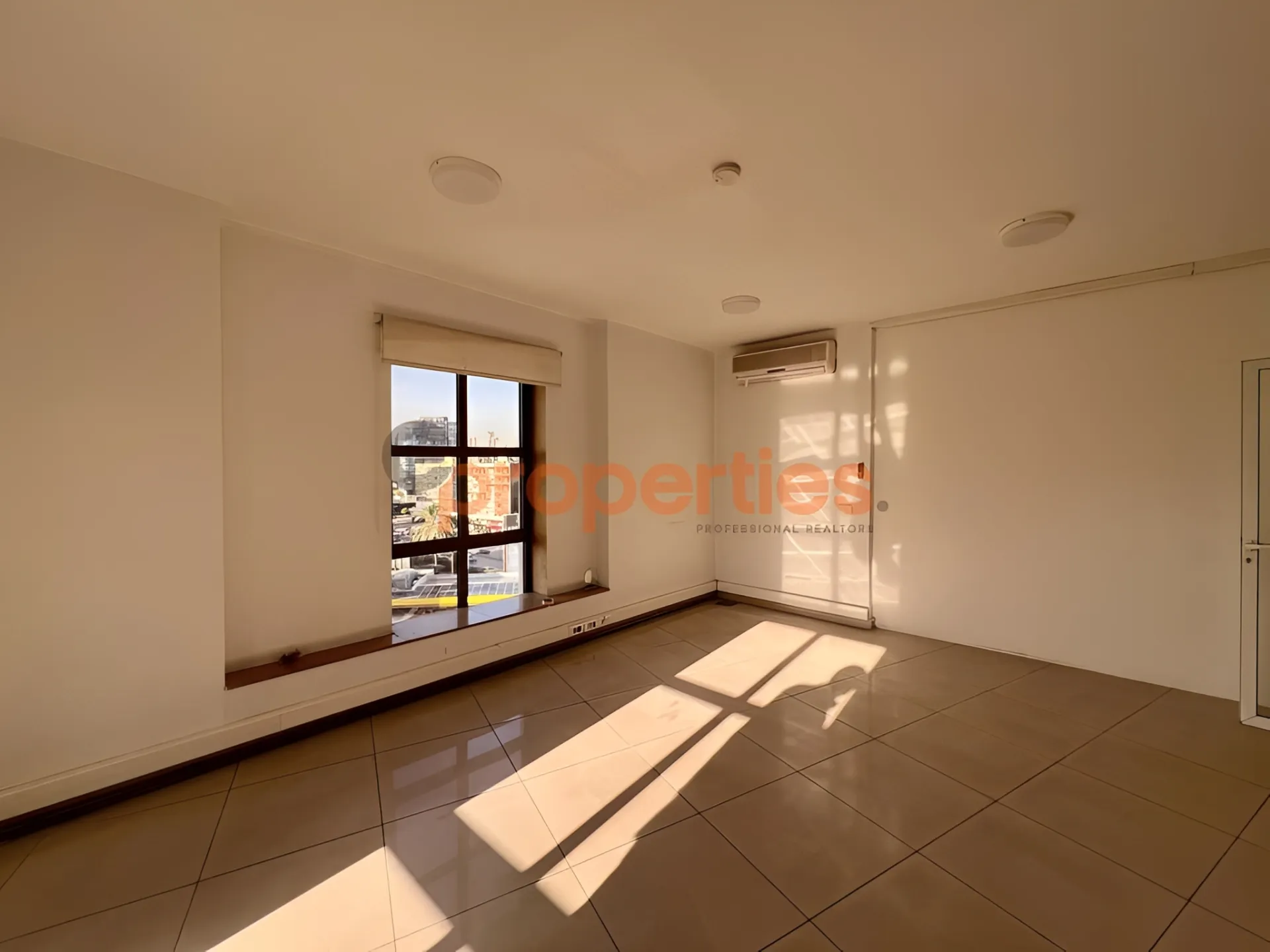 Office for rent in Dekwaneh