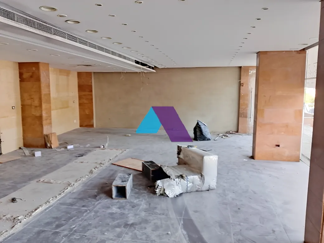 Office for rent in Adonis