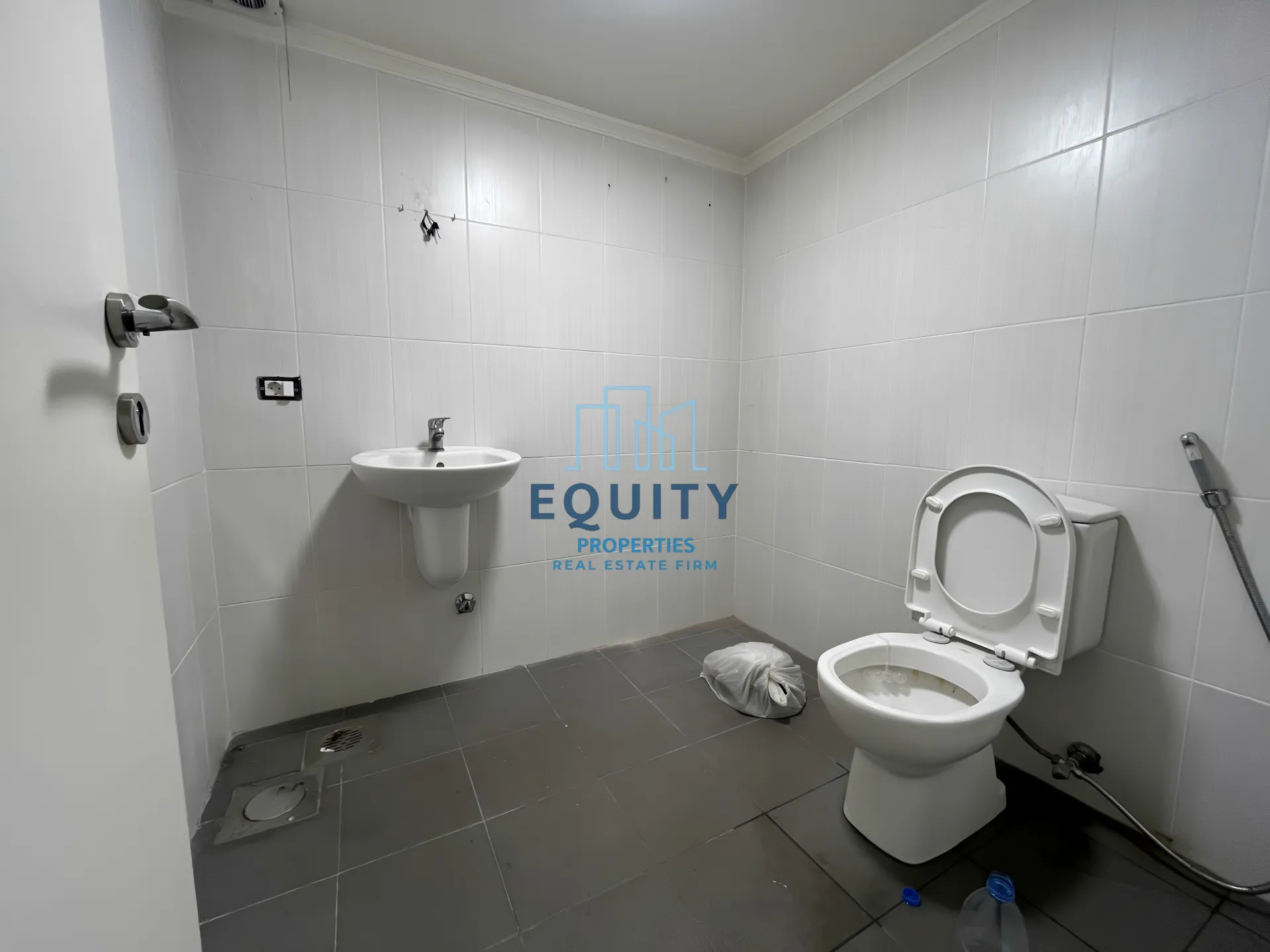 Office for rent in Zalka