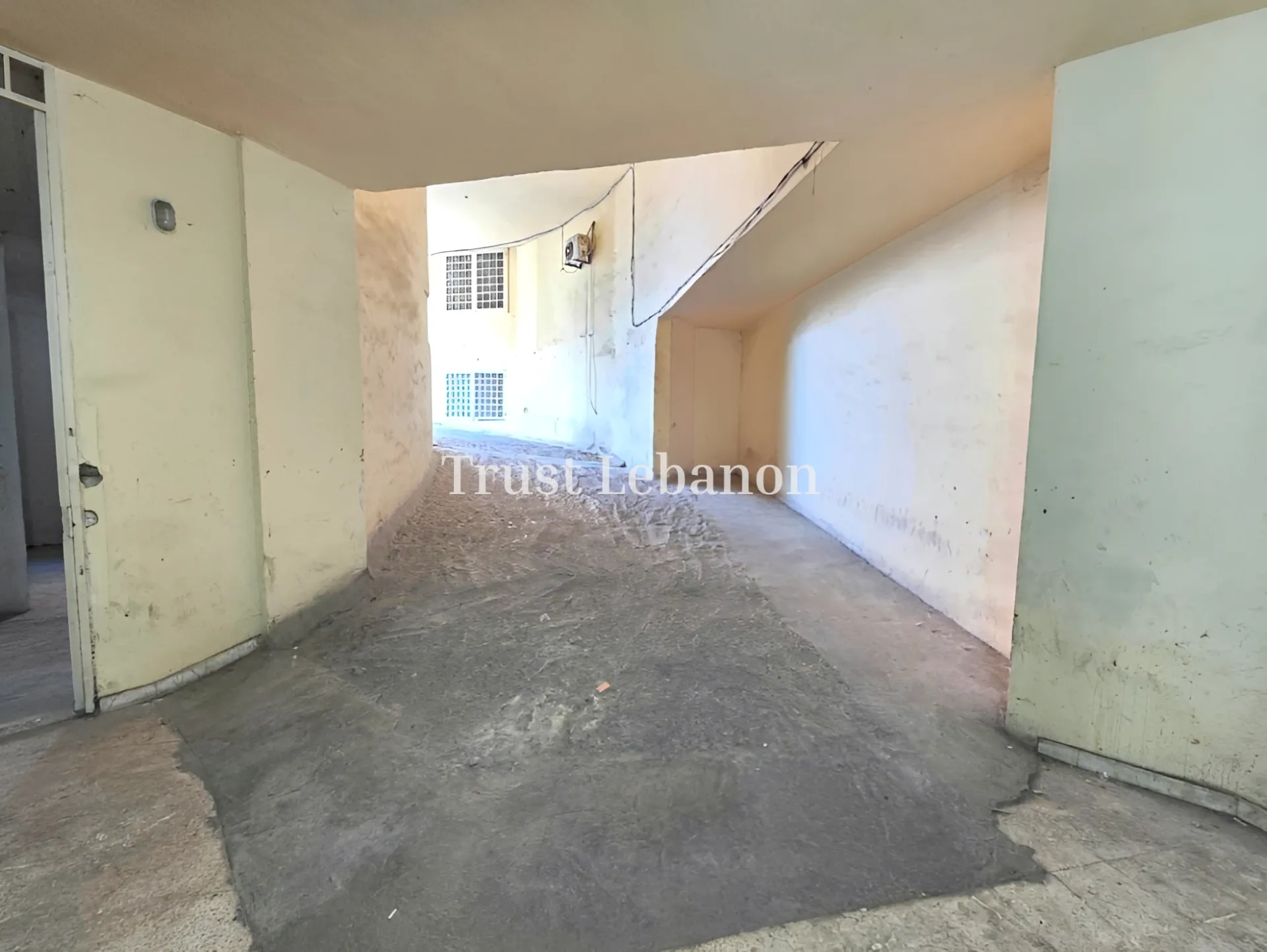 Warehouse for sale in Hazmieh