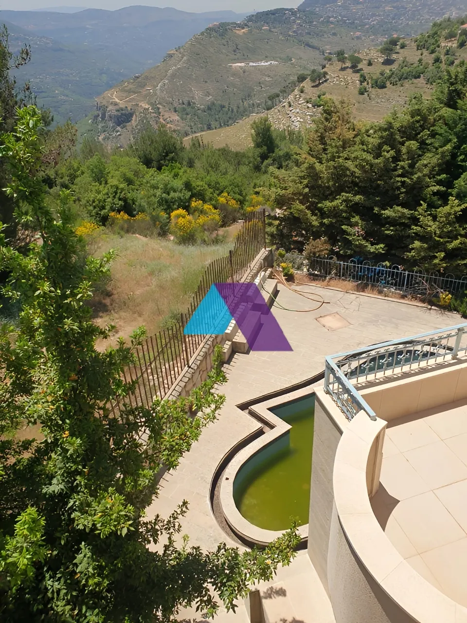 Villa for Sale in Aley - 6 bed, 7 bath
