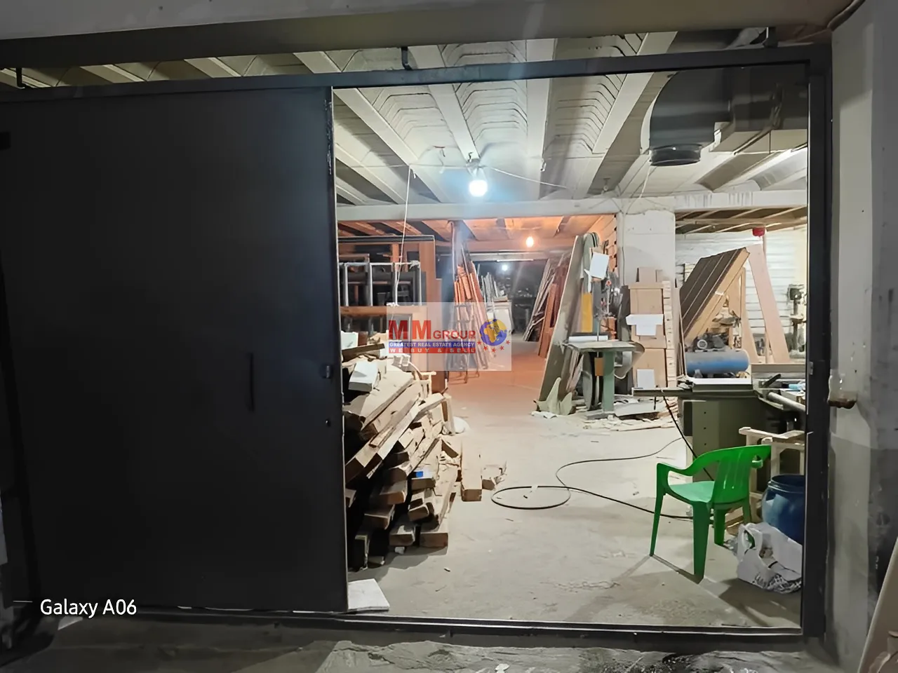 Warehouse for sale in Dekwaneh