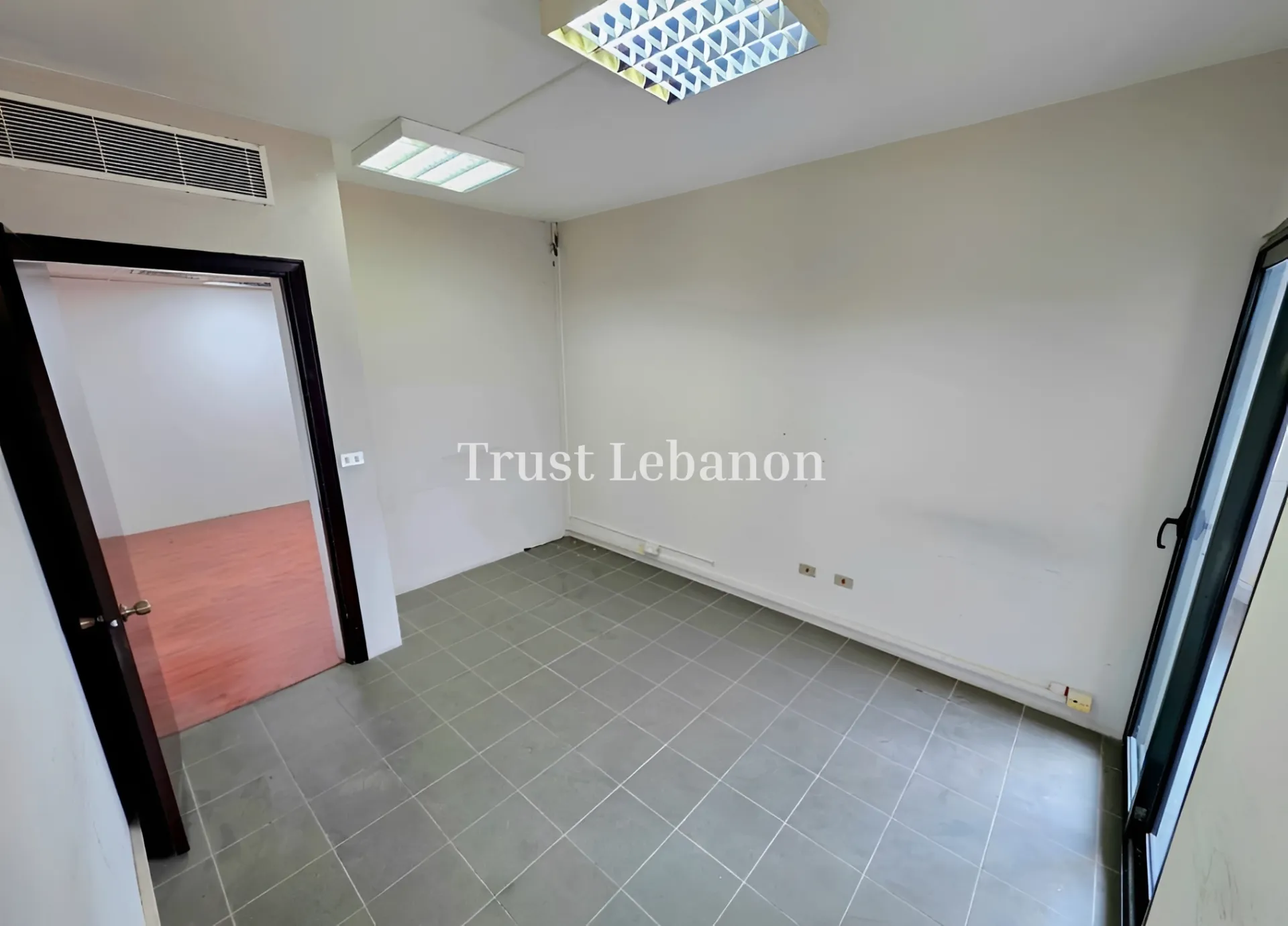 Office for rent in Jdeideh, Lebanon