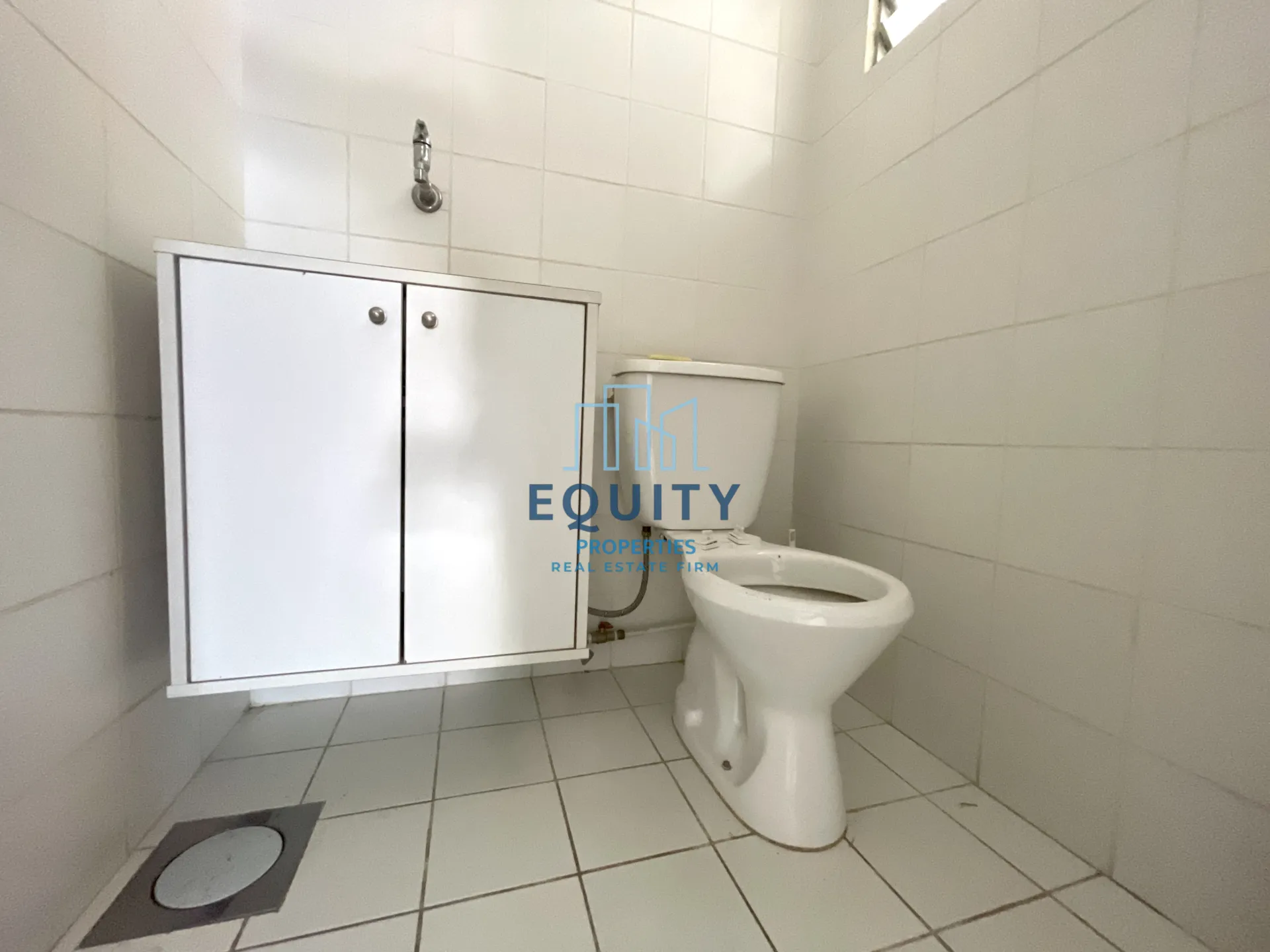 Shop for rent in Adonis