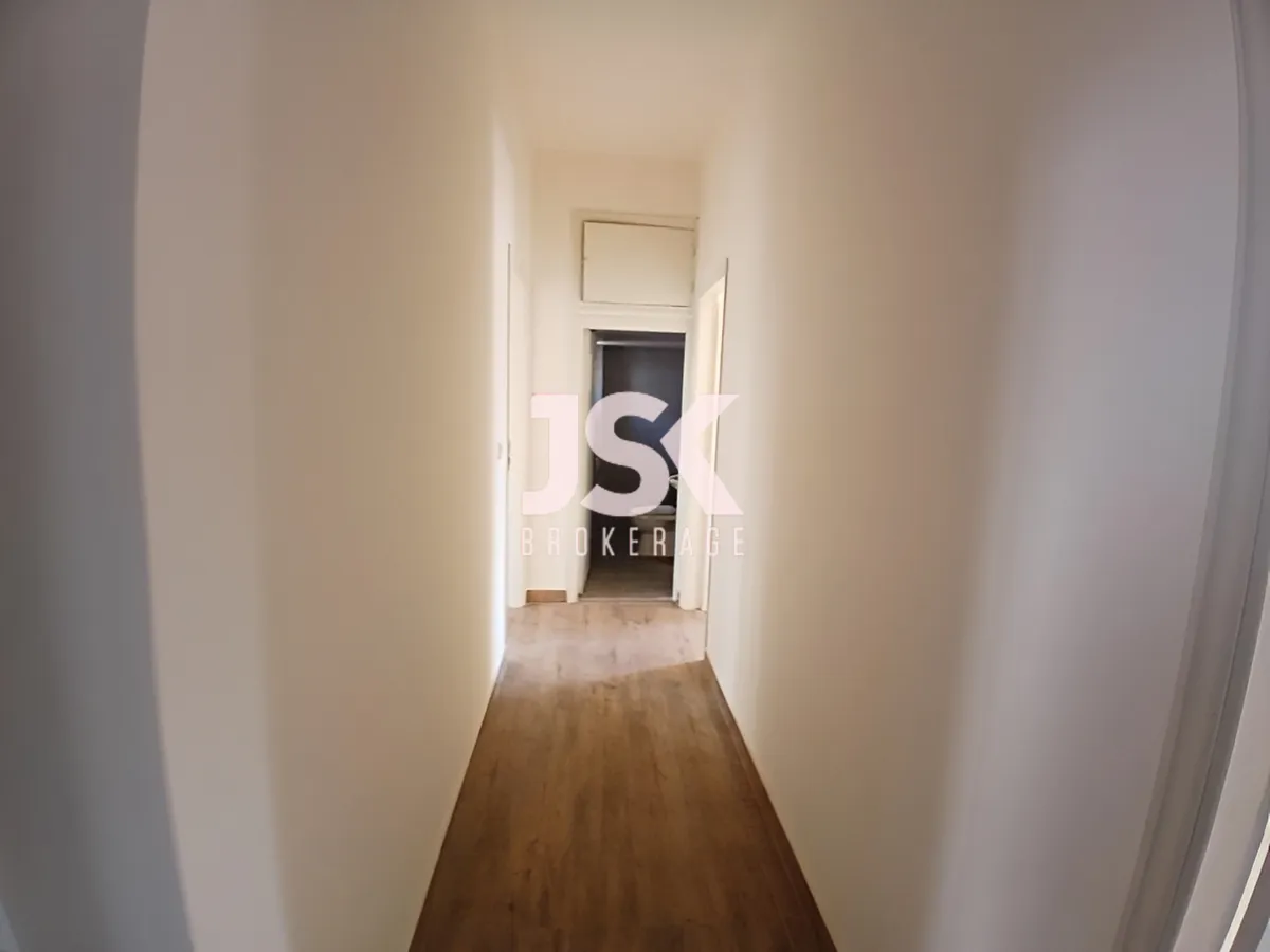 Office for rent in Daoura