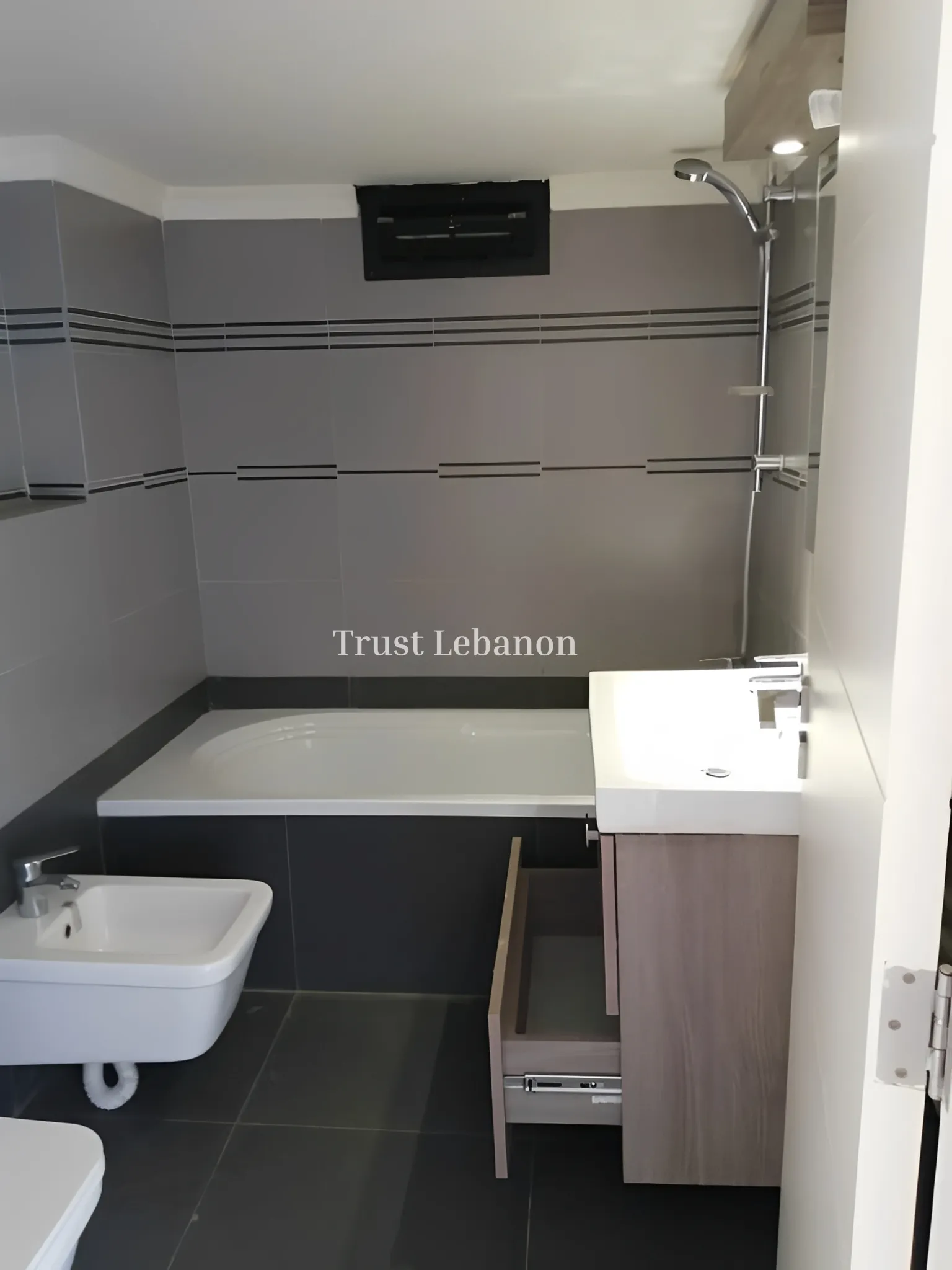 Apartment for sale in Mazraat Yachoua, Lebanon