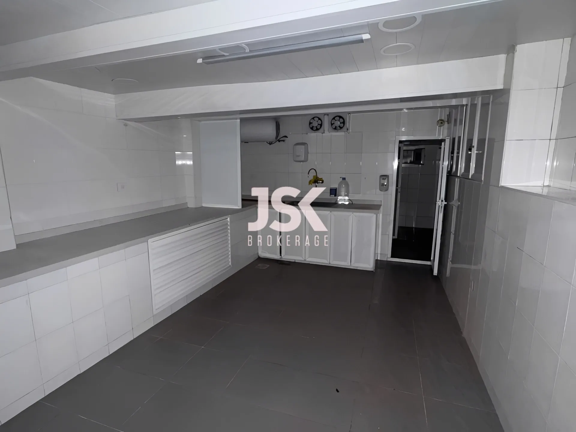 Office for Rent in Ras