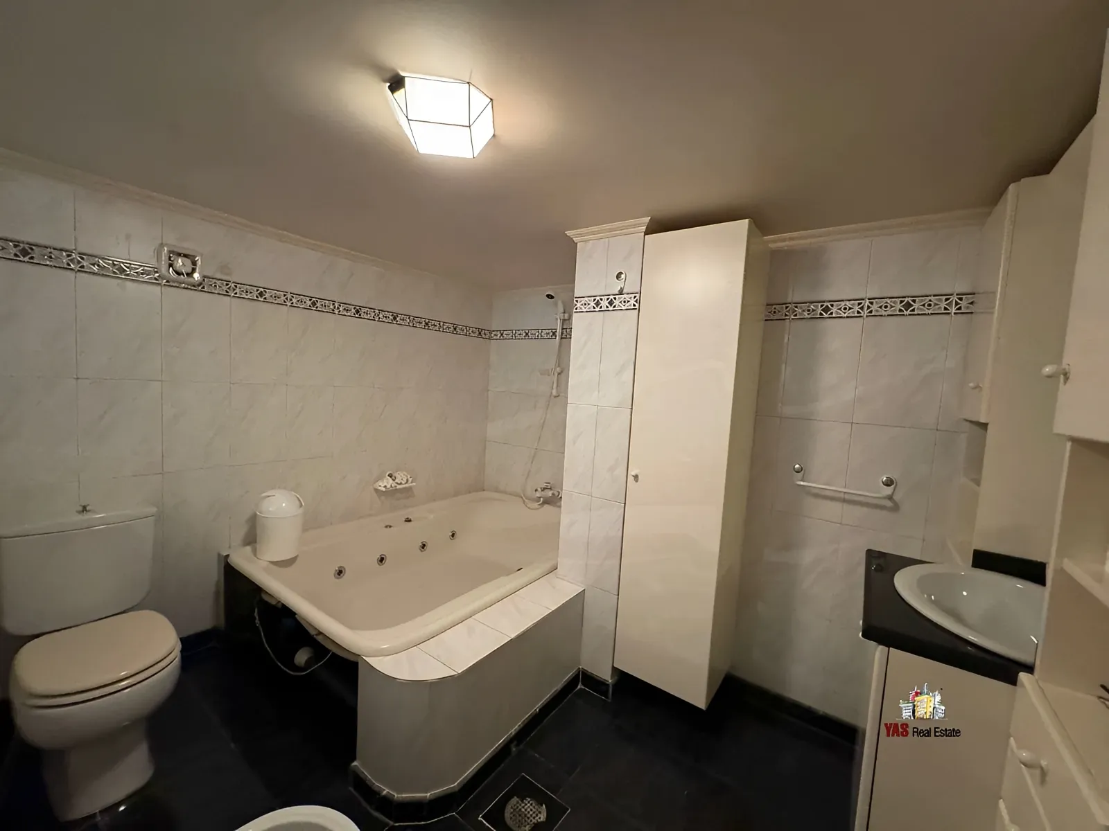 Apartment for Sale in Ballouneh