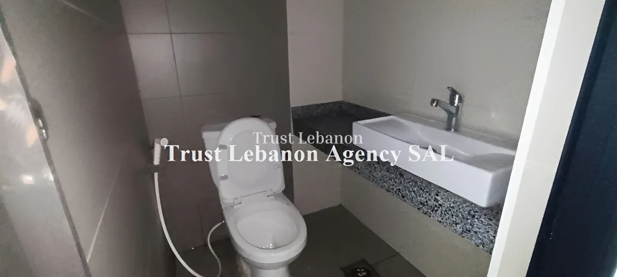 Showroom for rent in Dbayeh
