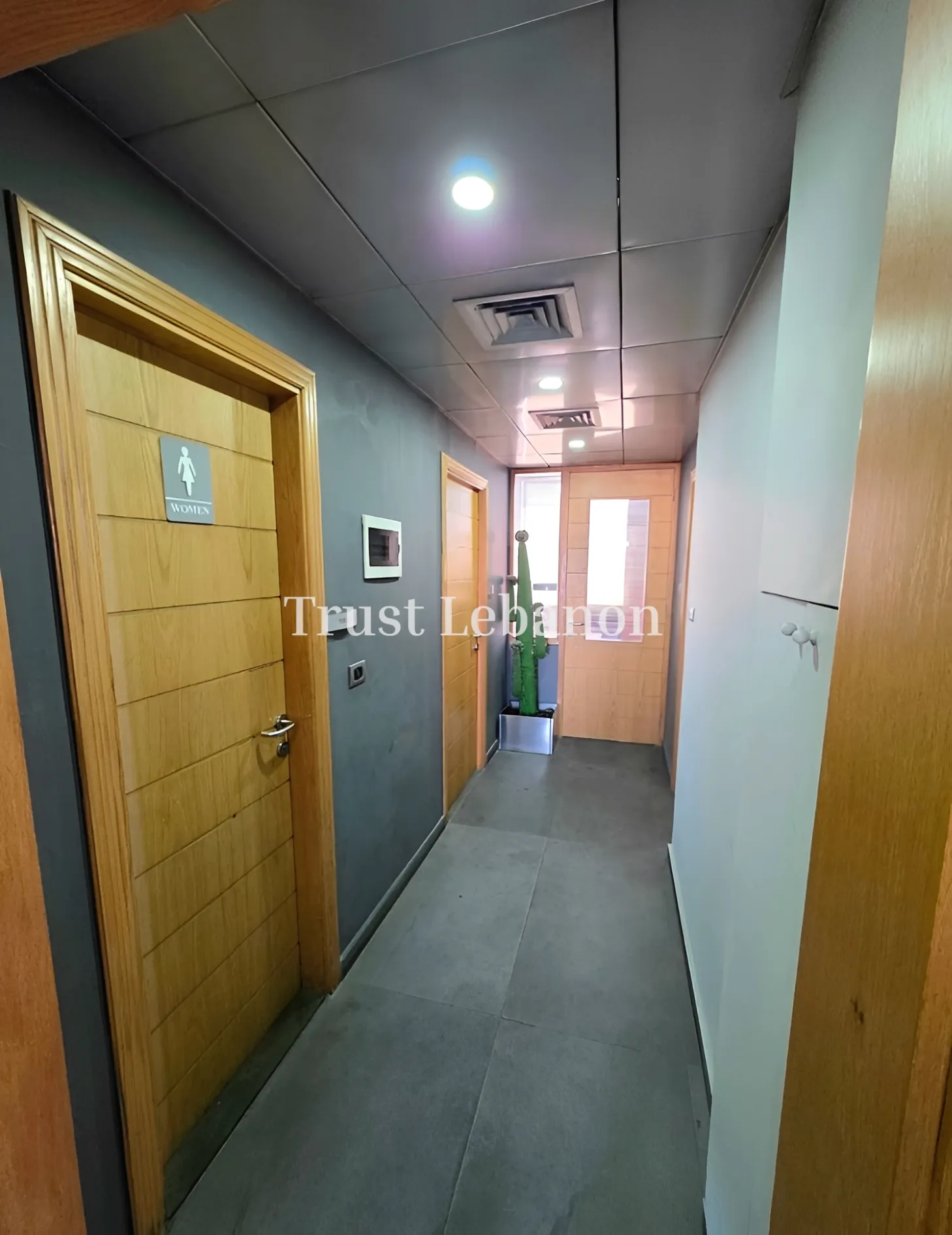 Office for sale in Forn El Chebbak