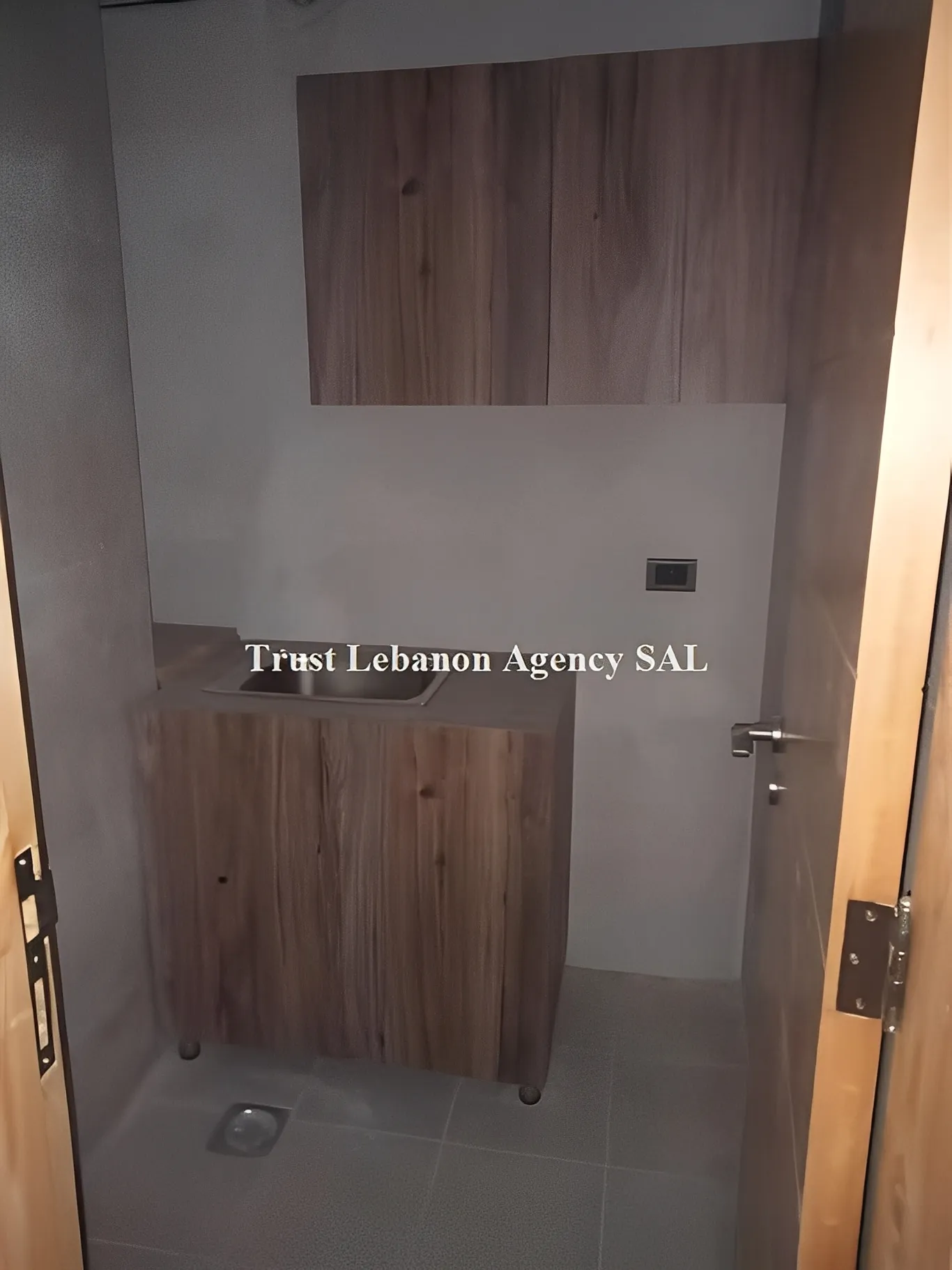 Office for rent in Metn, Sin El Fil