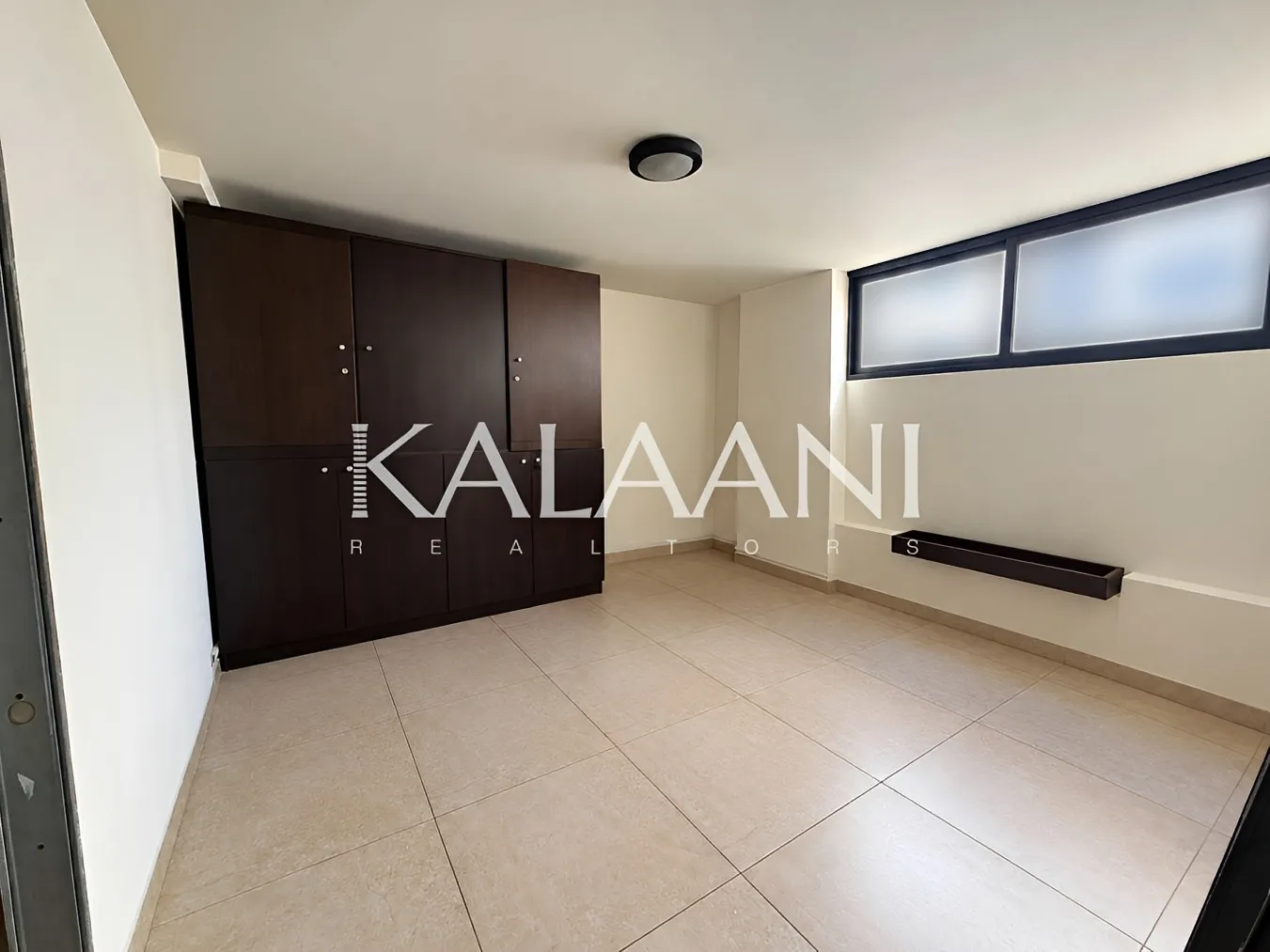 Shop for rent in Jdeideh