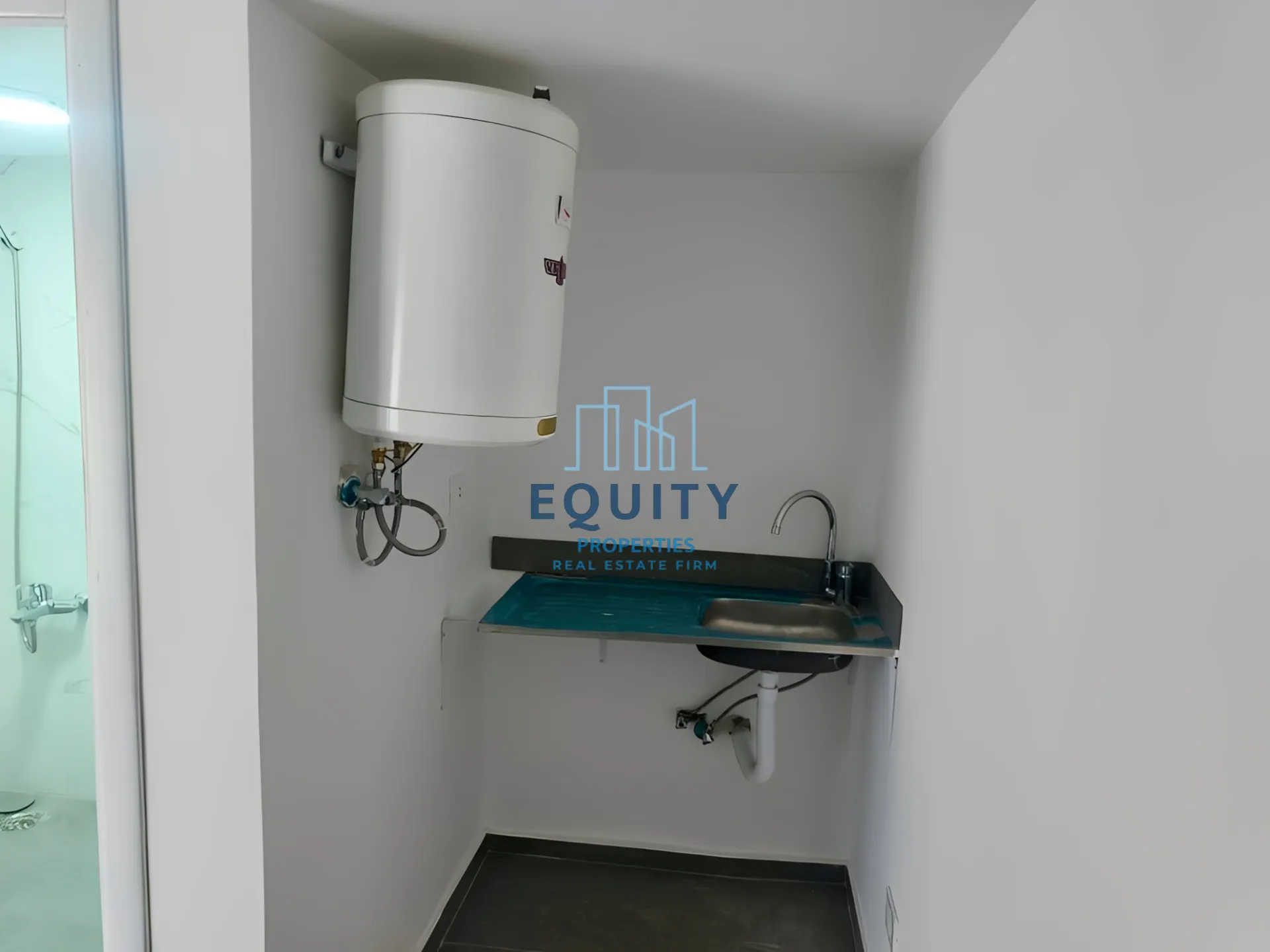 Shop for rent in Baouchriyeh, Lebanon