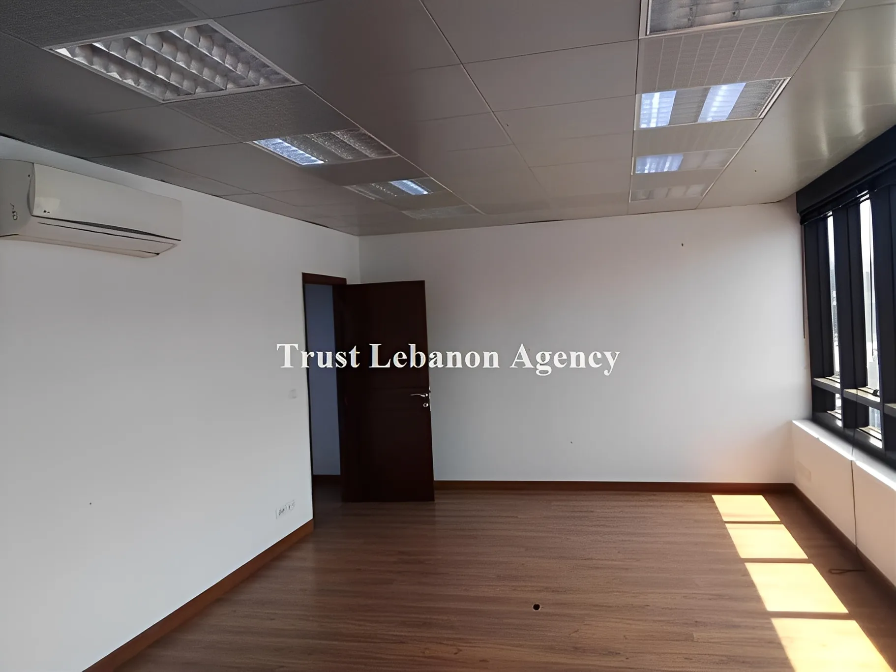 Office for rent in Metn, Dekweneh