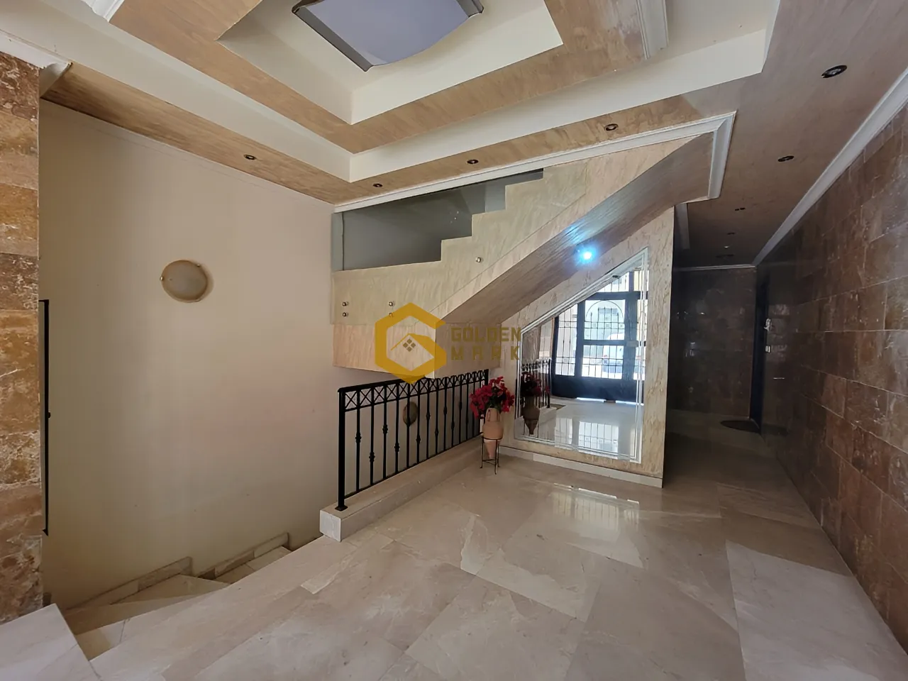 Apartment for Sale in Ballouneh - 3 bed, 4 bath