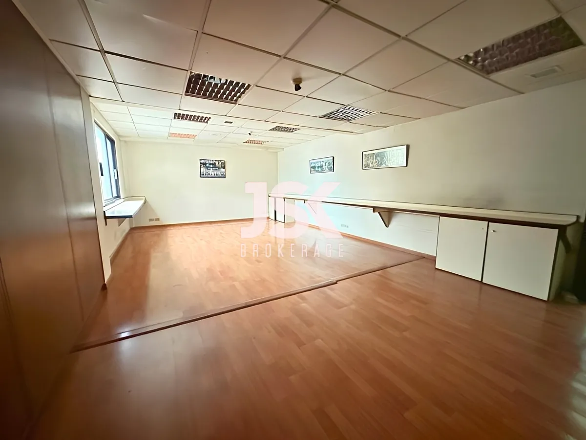 Office for rent in Daoura