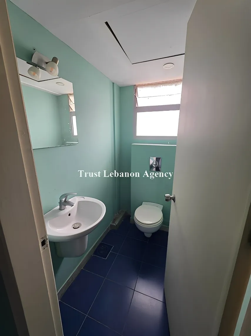 Office for rent in Metn, Mkalles