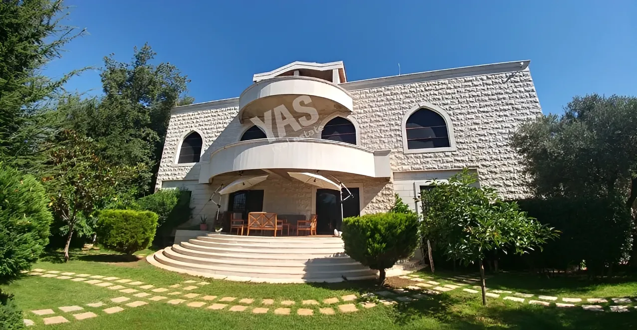 Villa for Sale in Ajaltoun