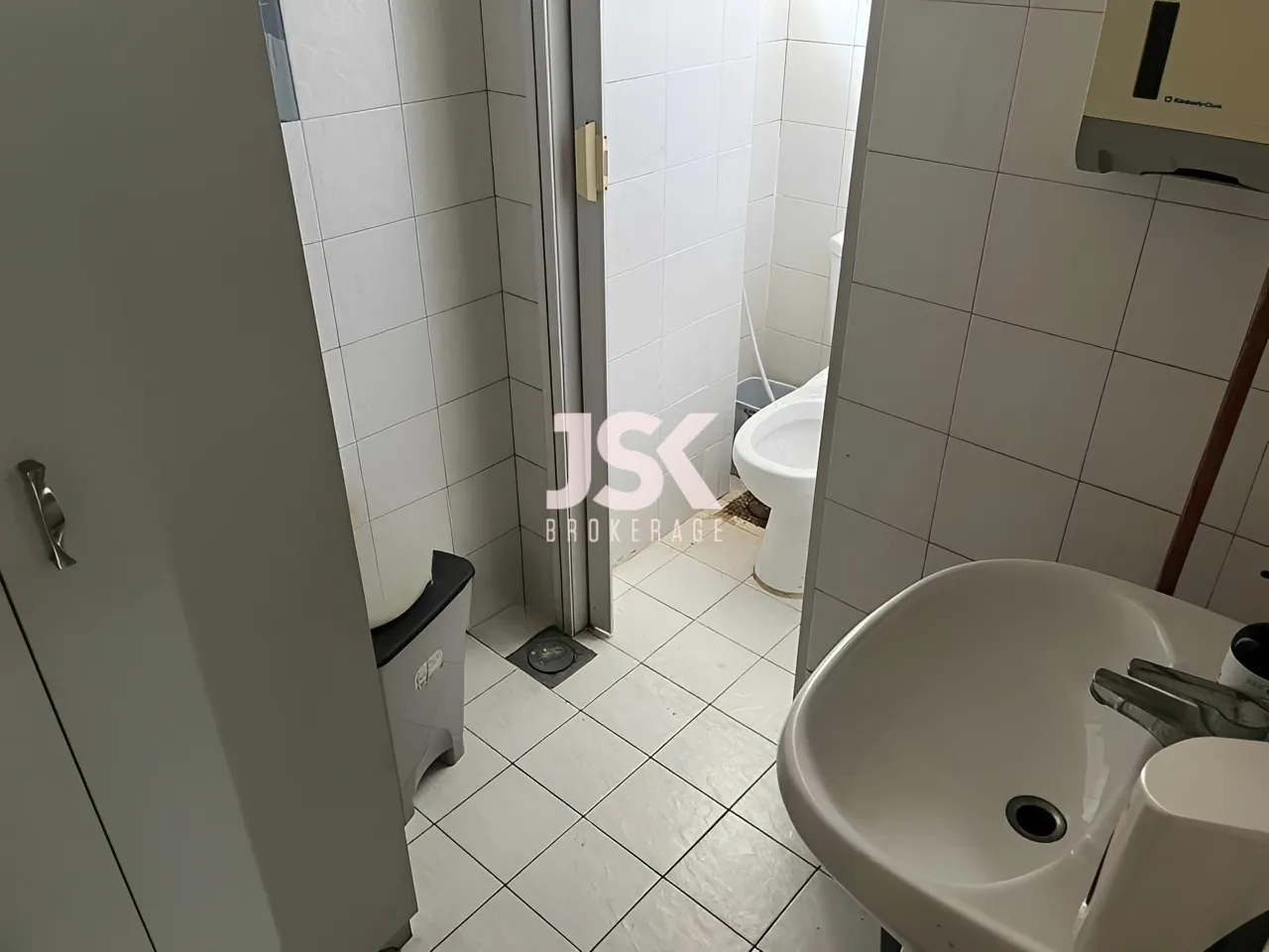 Office for Rent in Ras