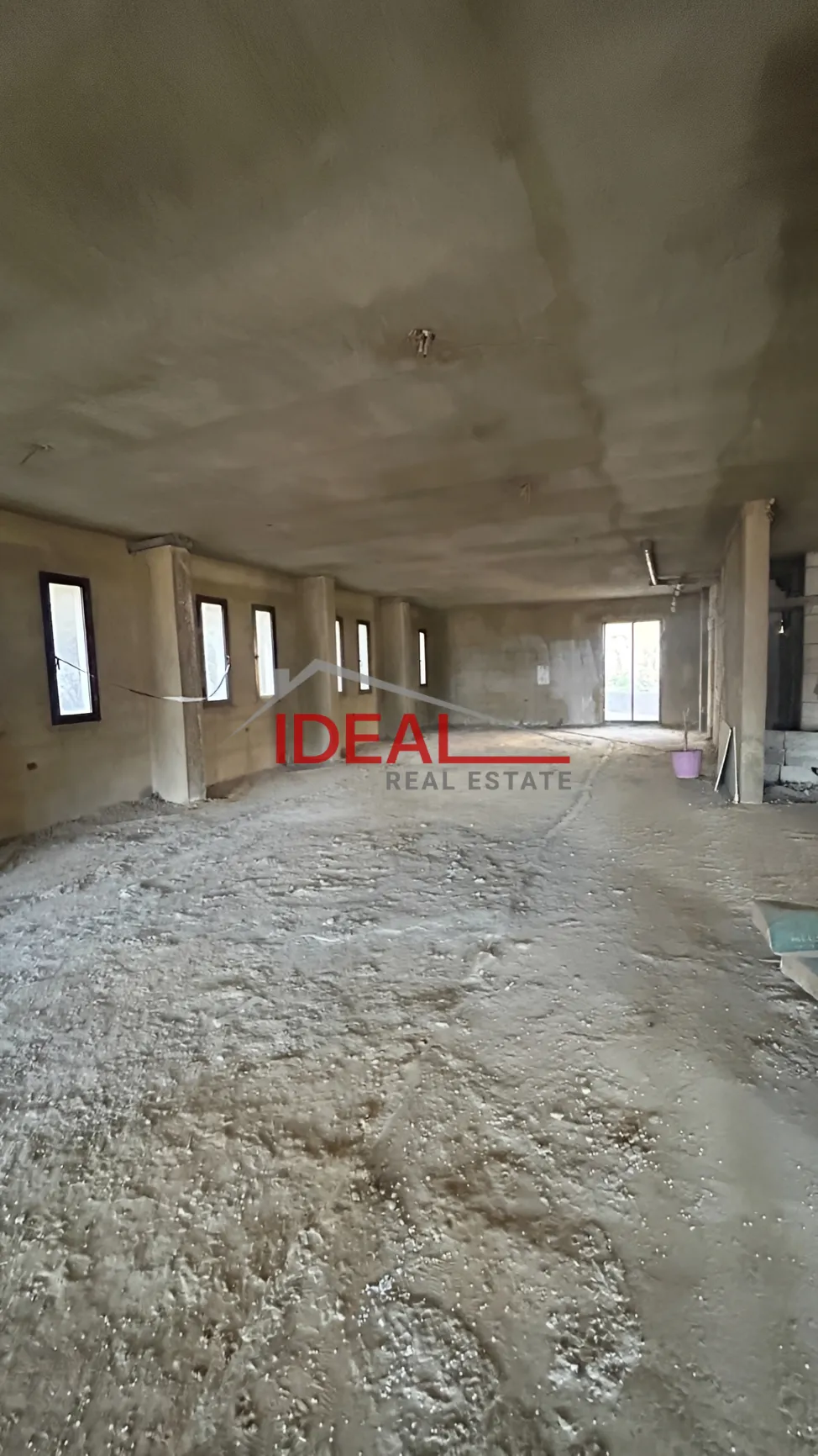 Showroom for sale in Ballouneh, Lebanon