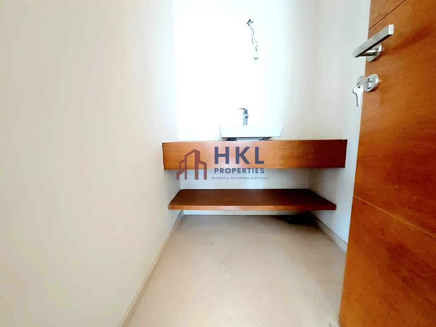 Apartment for rent in Ain El Mraiseh, Bayrut, Lebanon