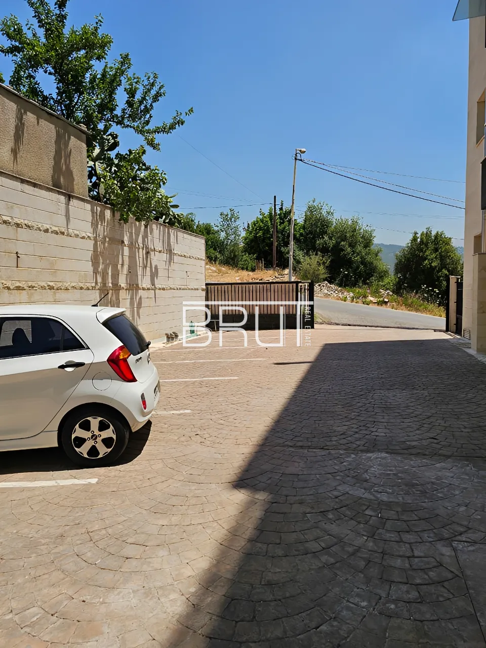 Apartment for Sale in Ballouneh
