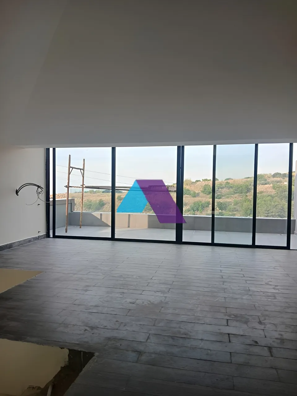 Apartment for Sale in Mansourieh - 4 bed, 2 bath