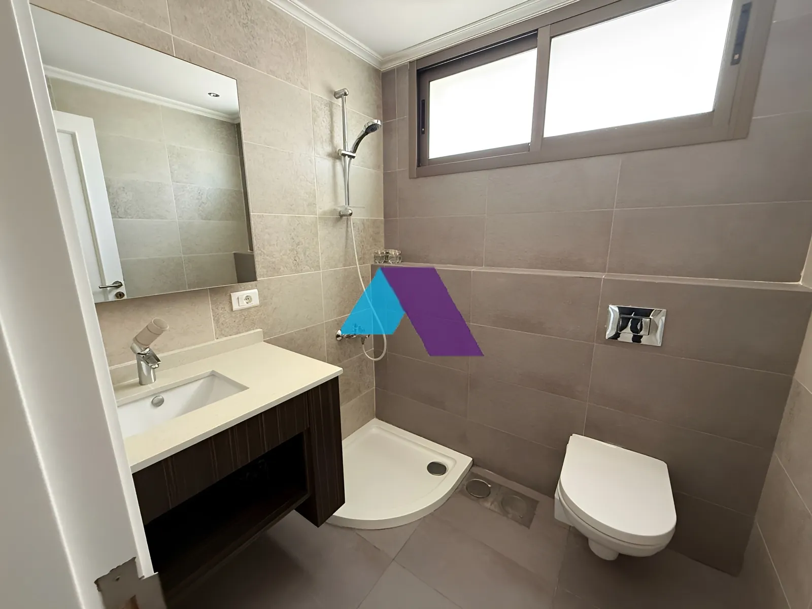 Apartment for Sale in Adma w Dafnah - 3 bed, 4 bath