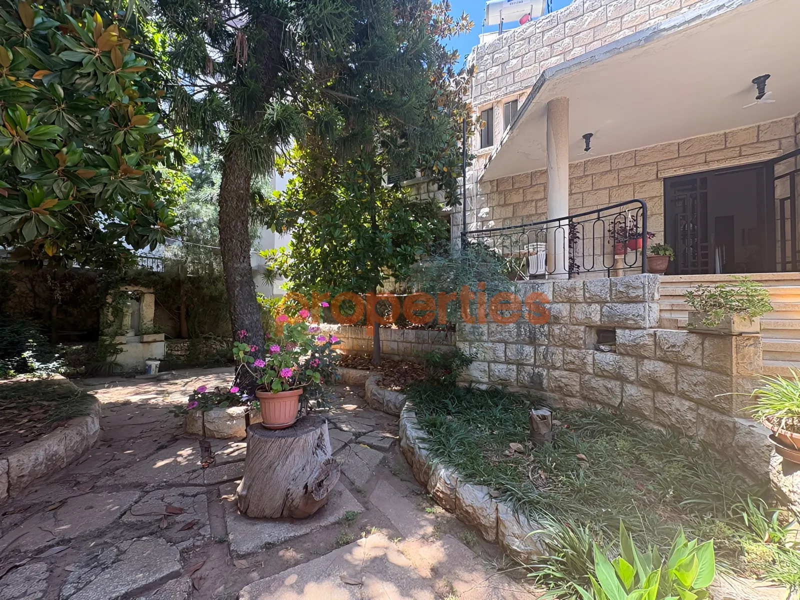 Villa for sale in Baabda, Lebanon - 7 bed, 7 bath