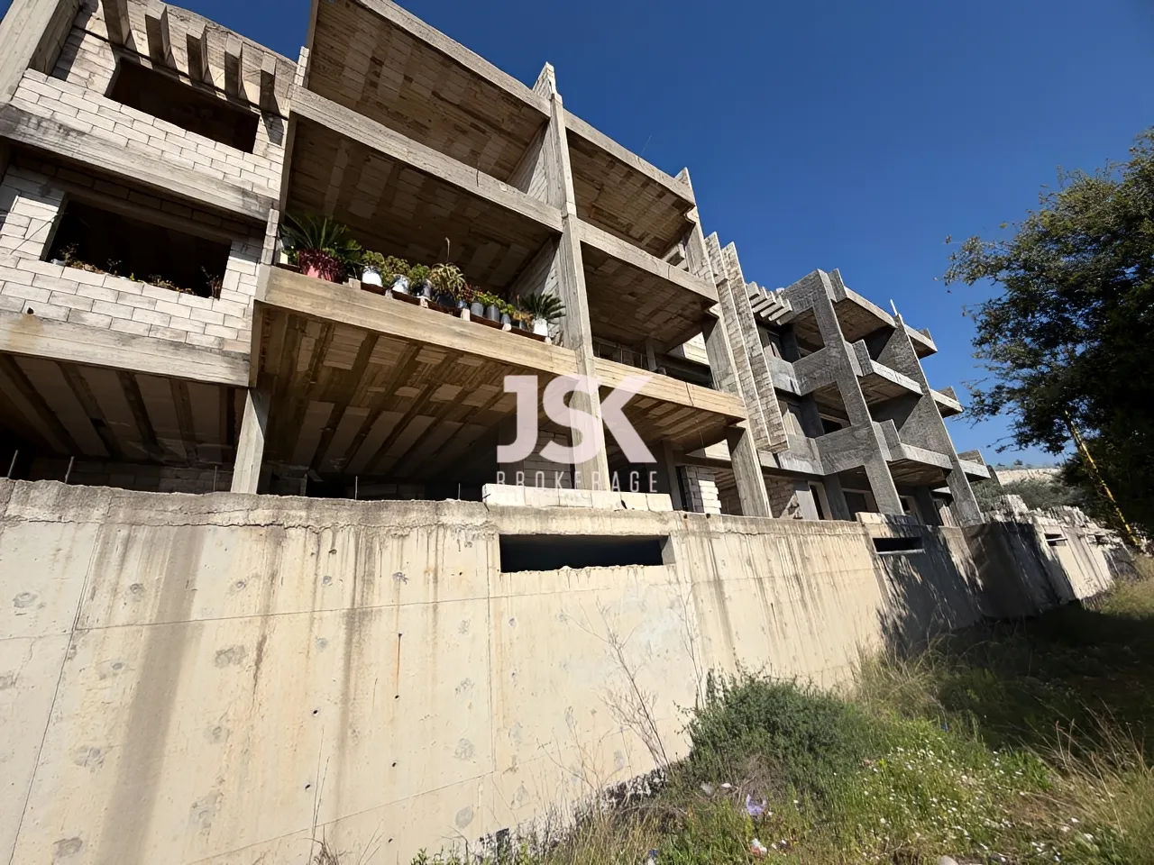 Building for Sale in Edde