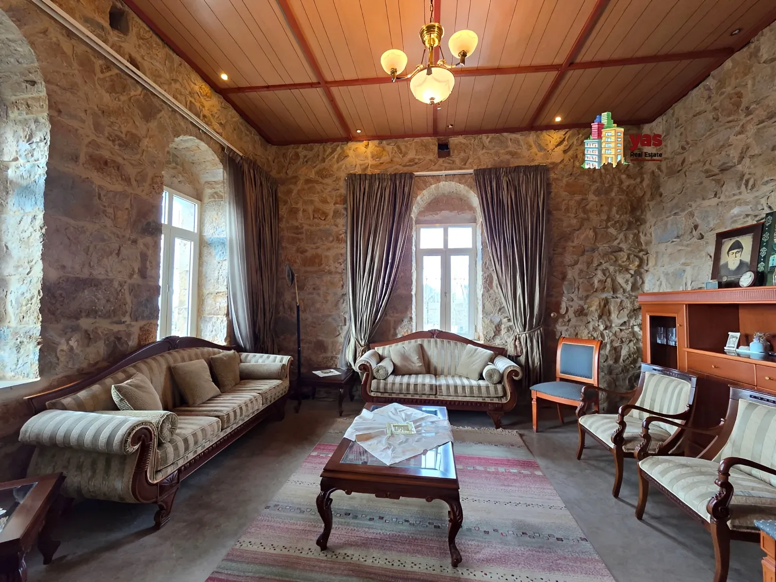 Villa for Sale in Rayfoun