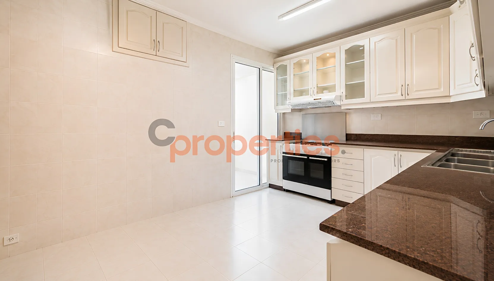 Apartment for rent in Verdun, Beirut, Lebanon - 5 bed, 4 bath