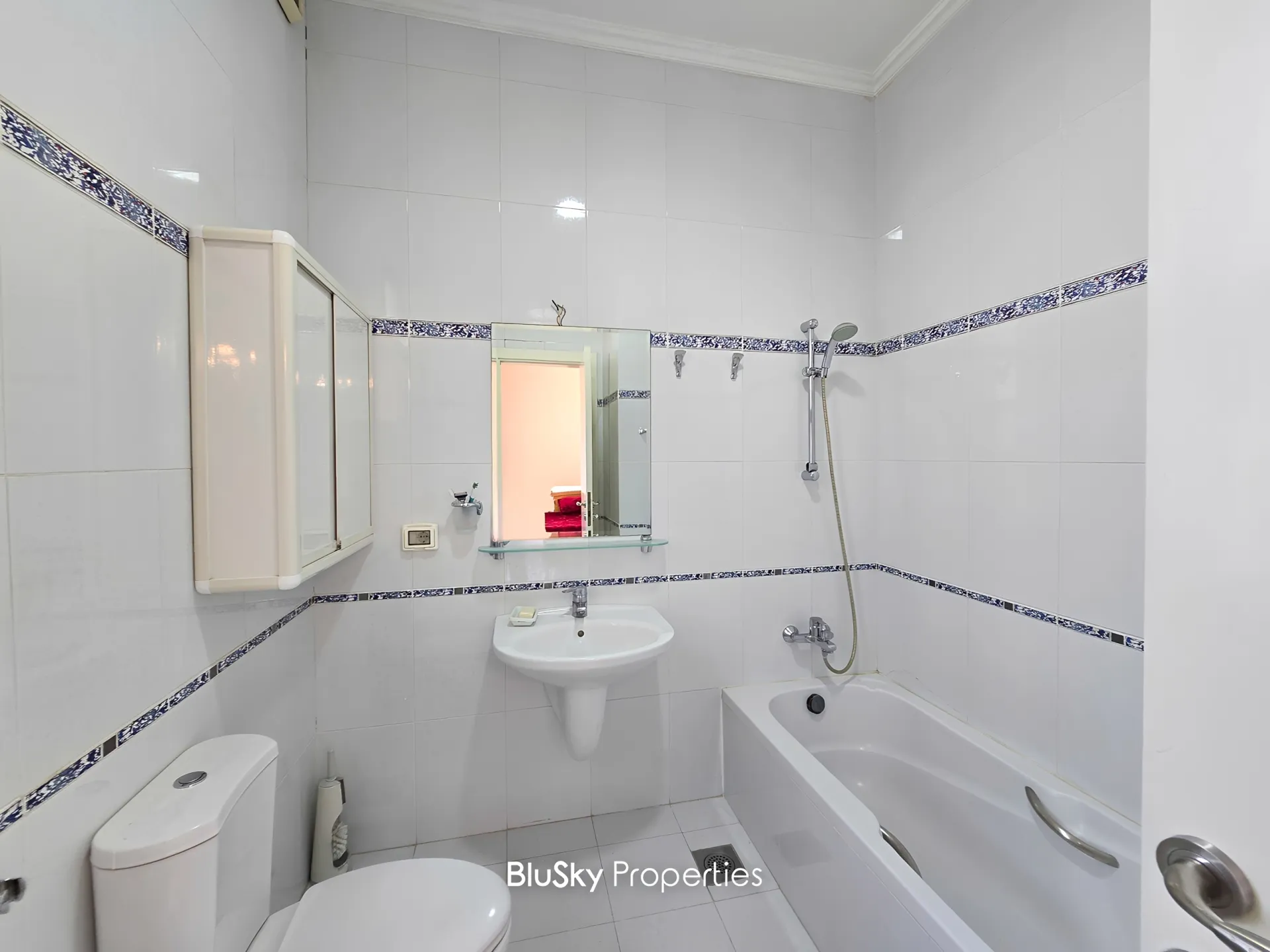 Apartment for sale in Monteverde main street، lebanon