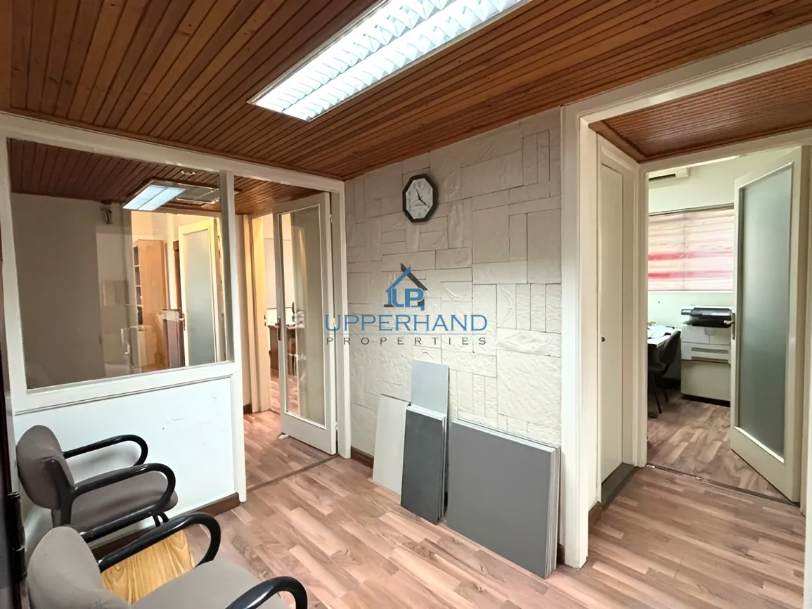 Office for rent in Horch Tabet