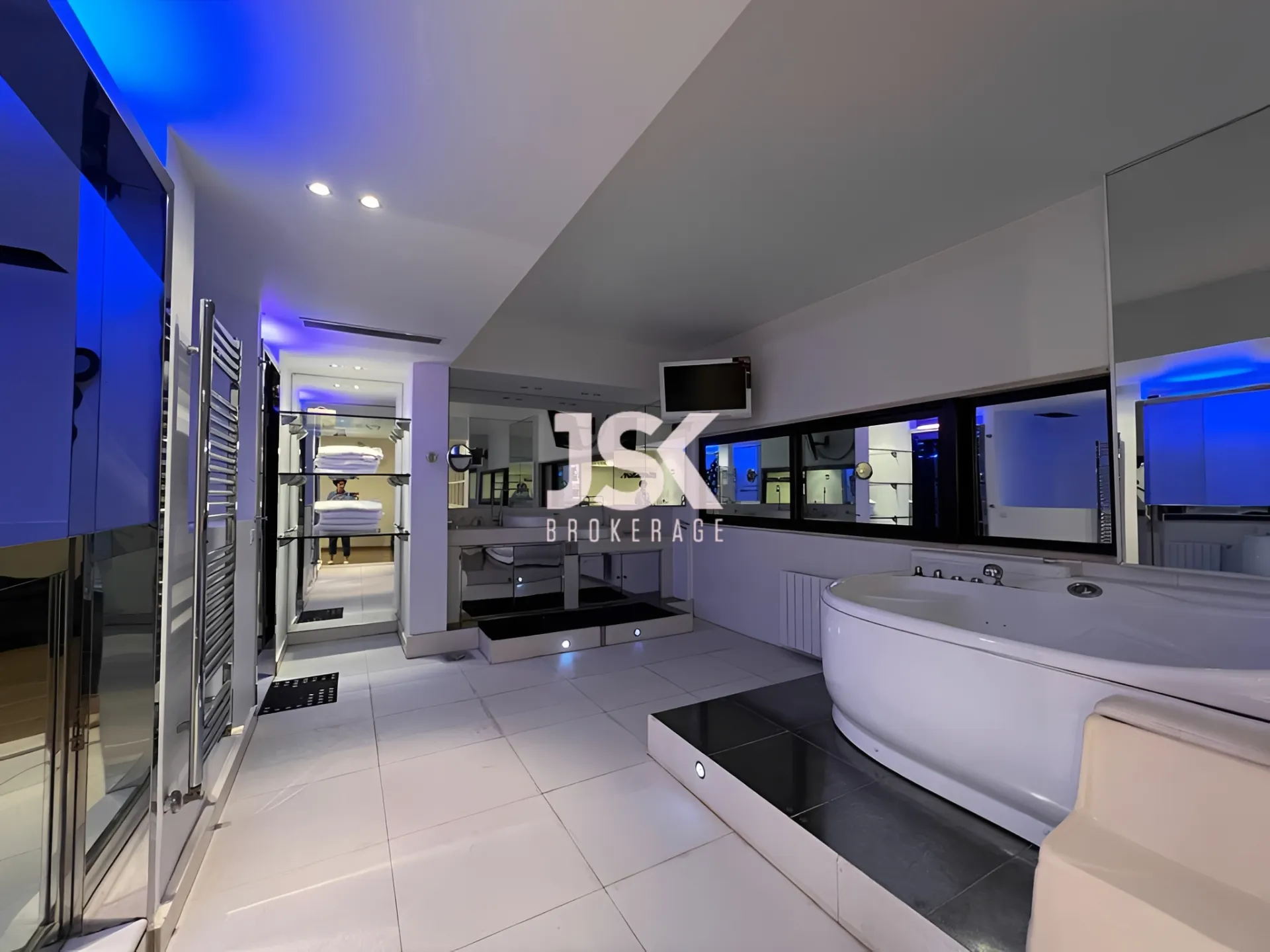 Apartment for Sale in Saifi Village